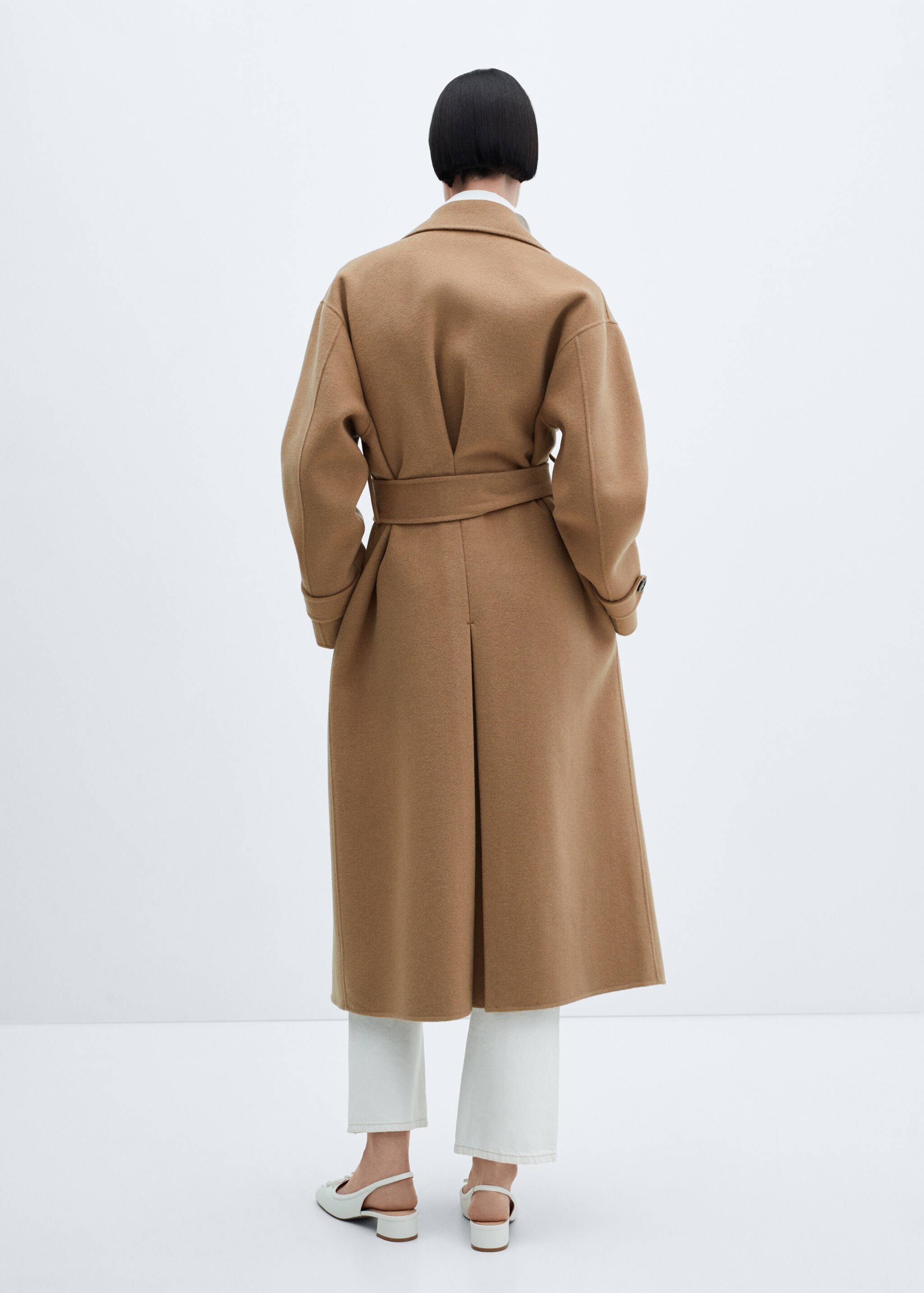 Woollen coat with belt - Reverse of the article