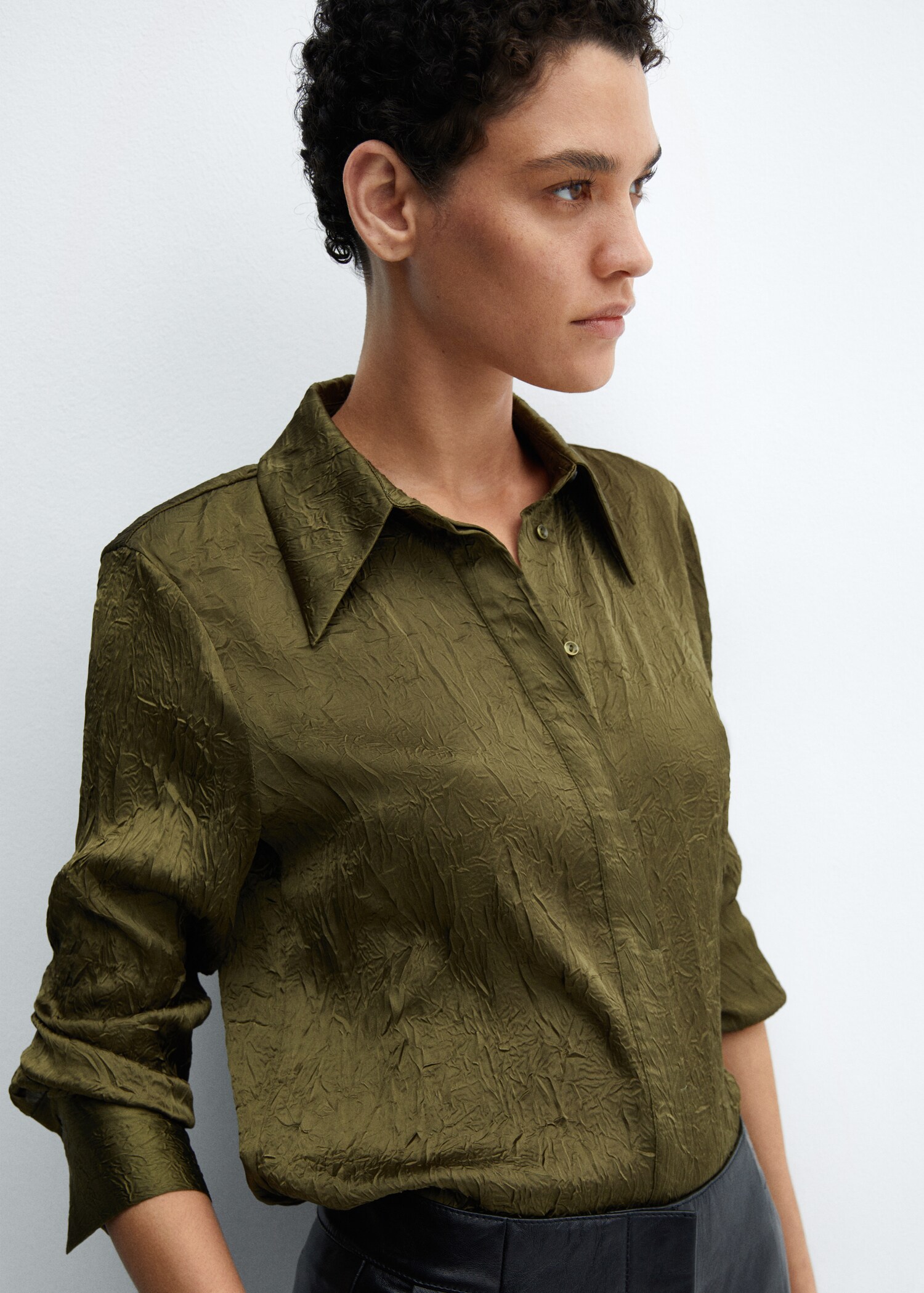 Camisa textura satinada - Detalle del artículo 4