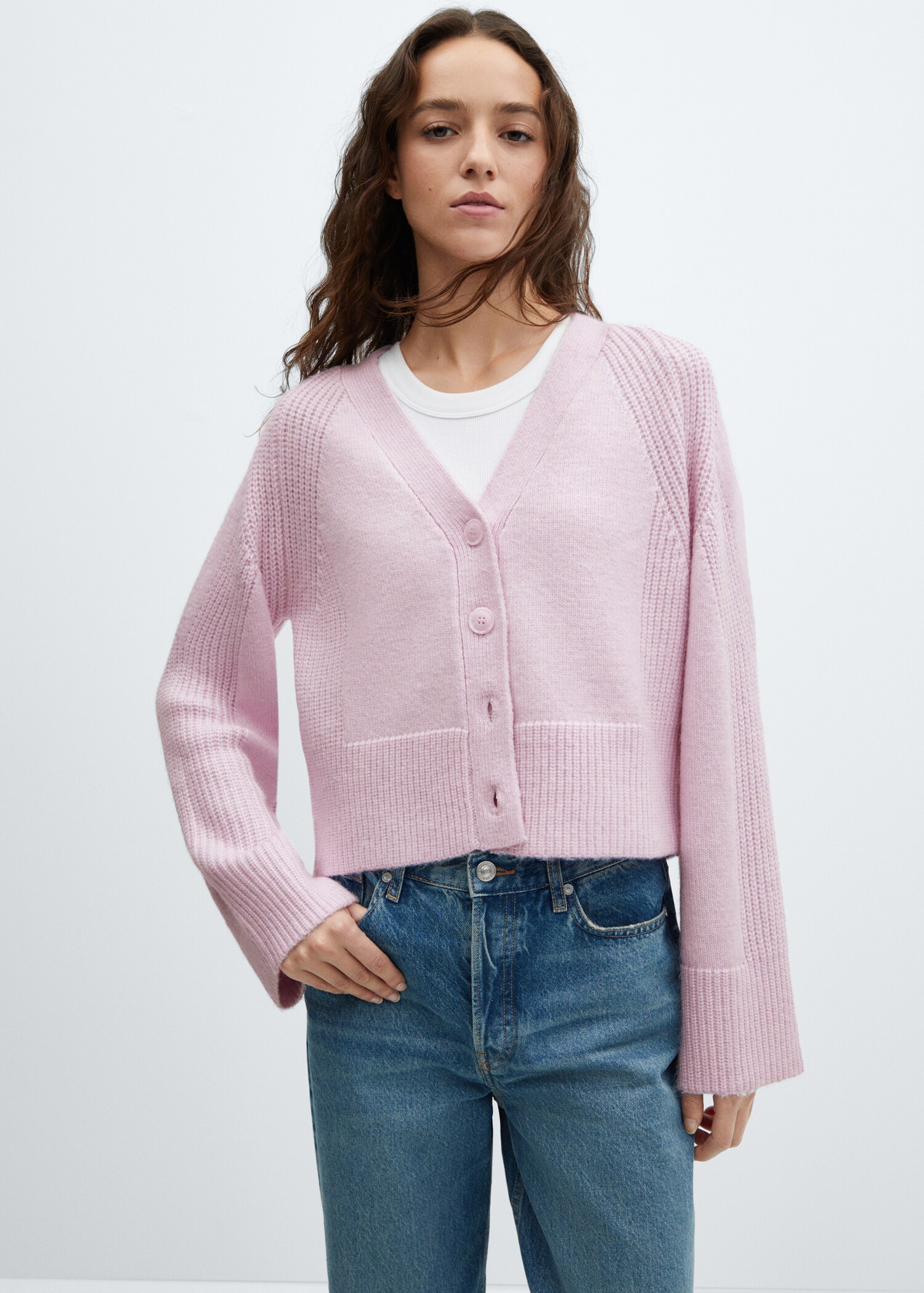 V-neck knitted cardigan - Medium plane