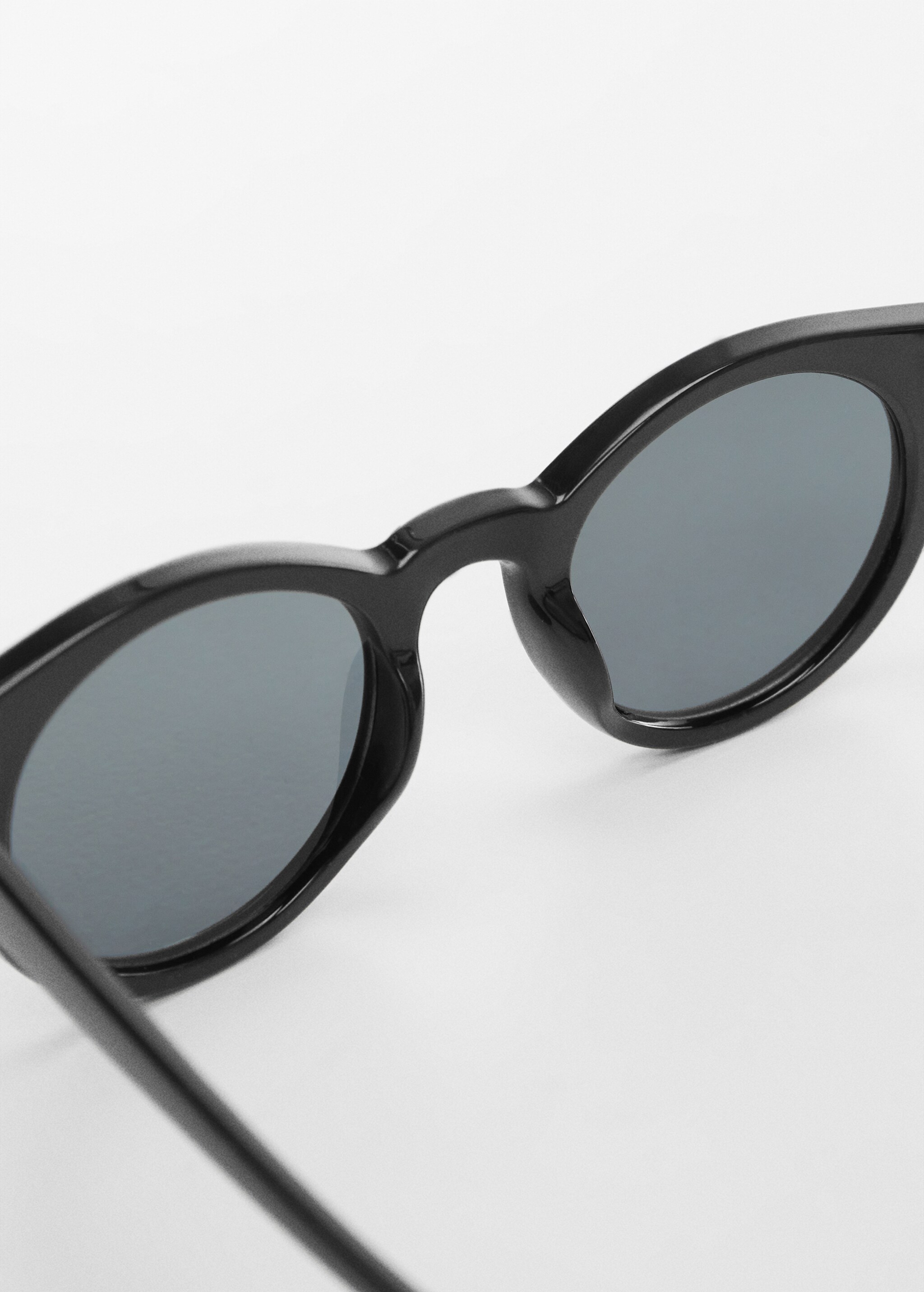 Retro style sunglasses - Details of the article 1