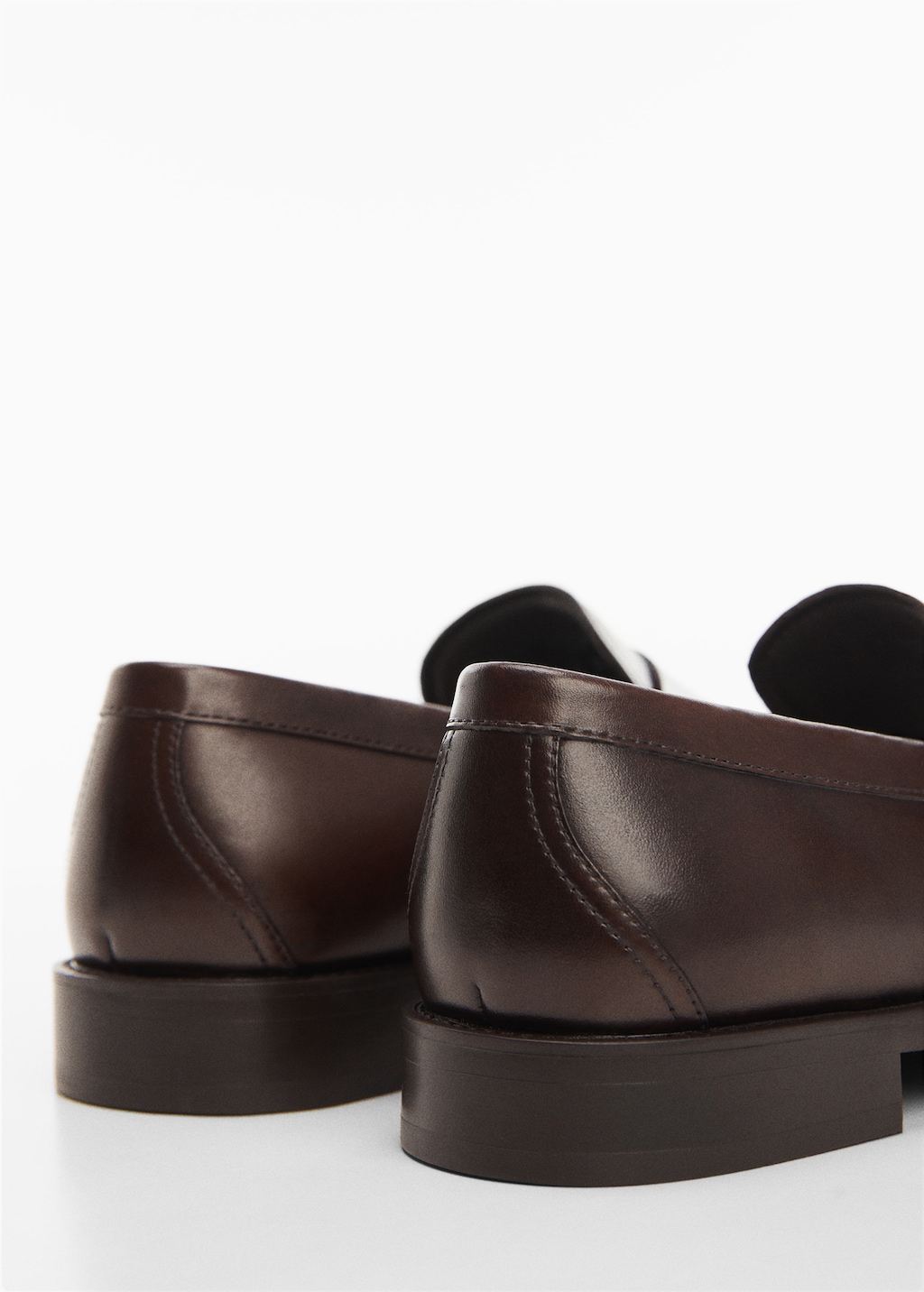Aged-leather loafers - Men | MANGO China