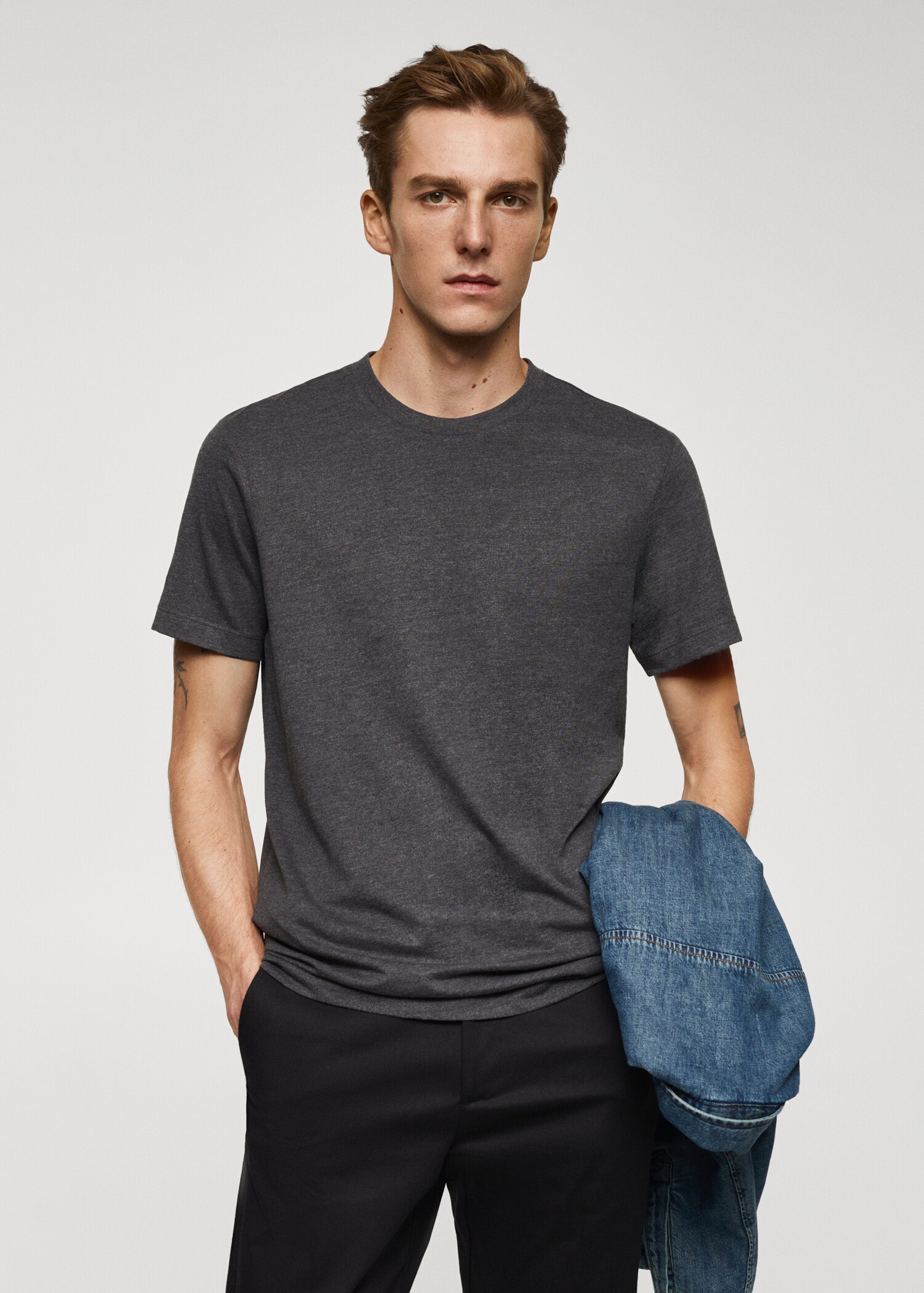 T-shirt basique en coton - Plan moyen