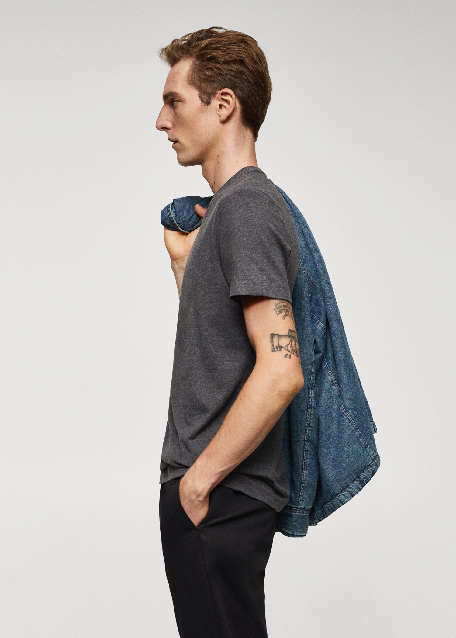 T-shirt basique en coton - Détail de l'article 2