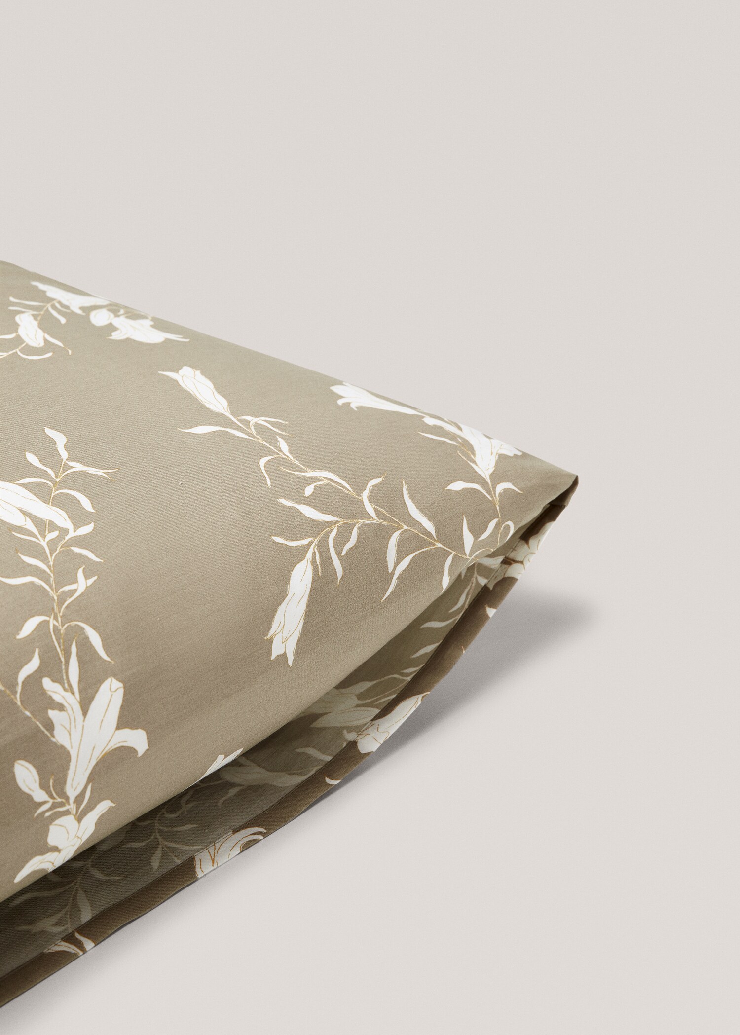 Contrast flower pillowcase 50x75cm - Details of the article 3