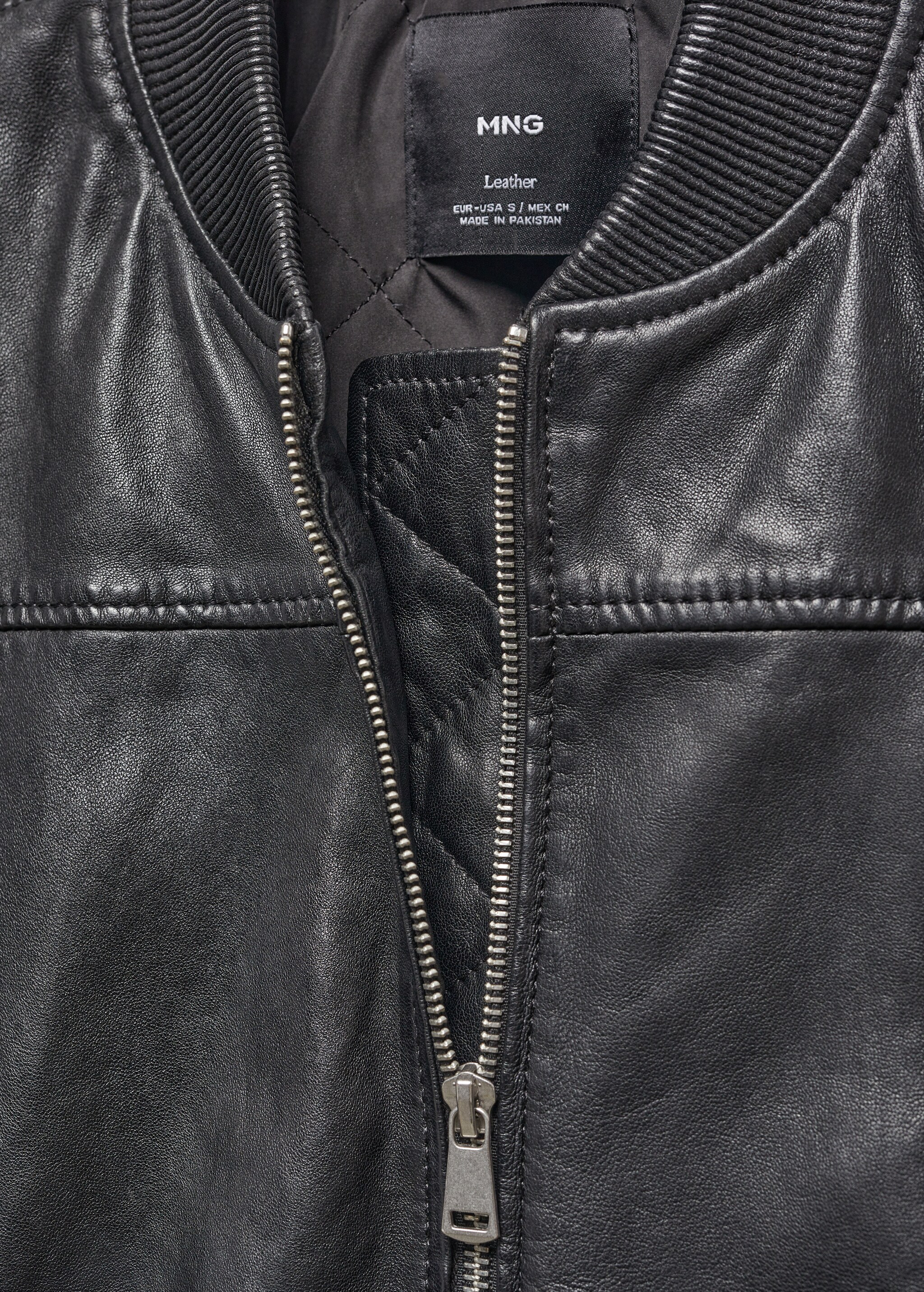 Leather bomber jacket - Details of the article 8