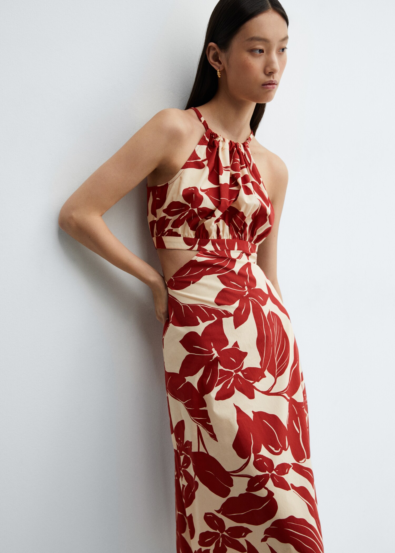 Vestido floral aberturas - Plano medio