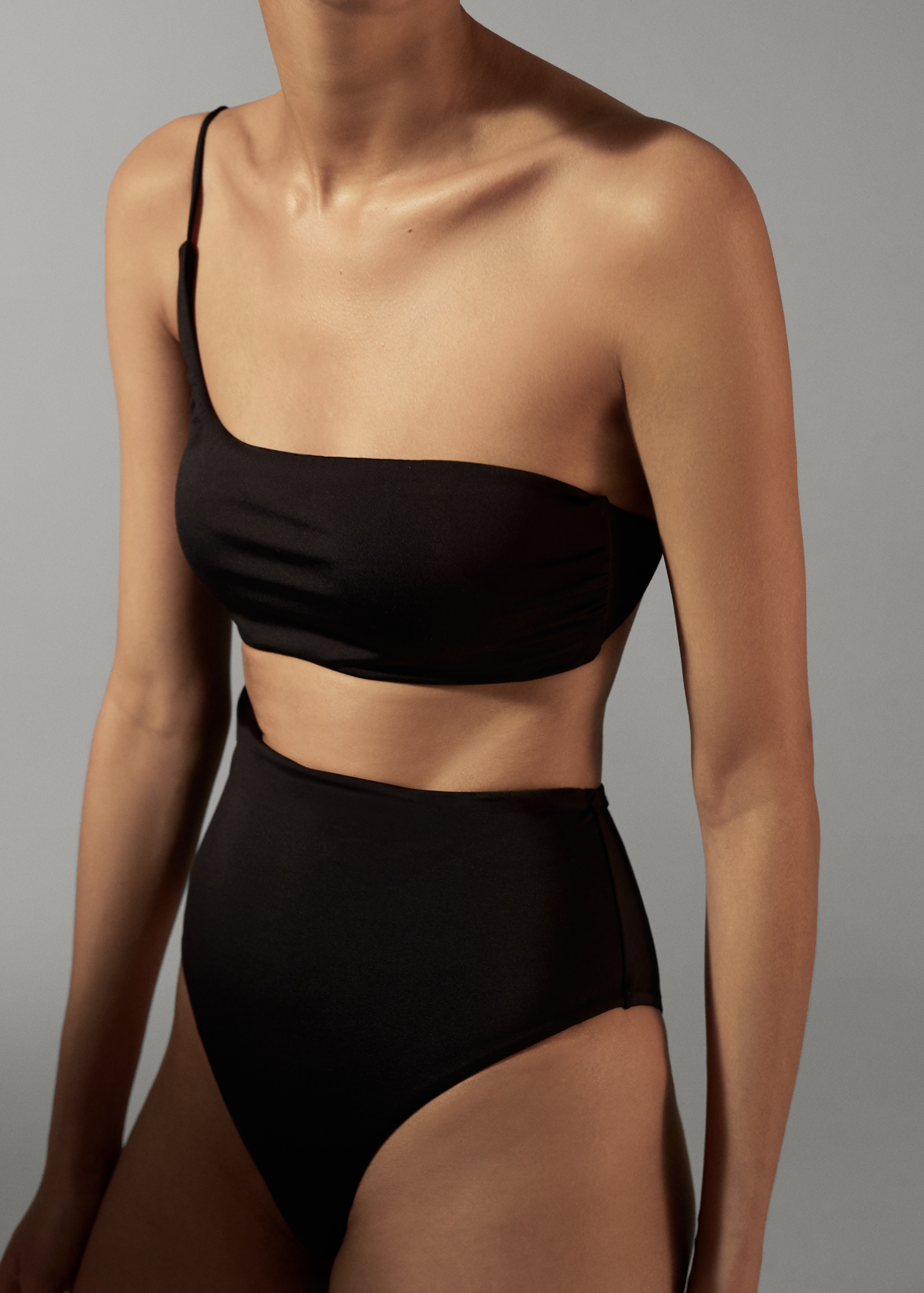 Swimsuit with asymmetrical opening - Details of the article 2