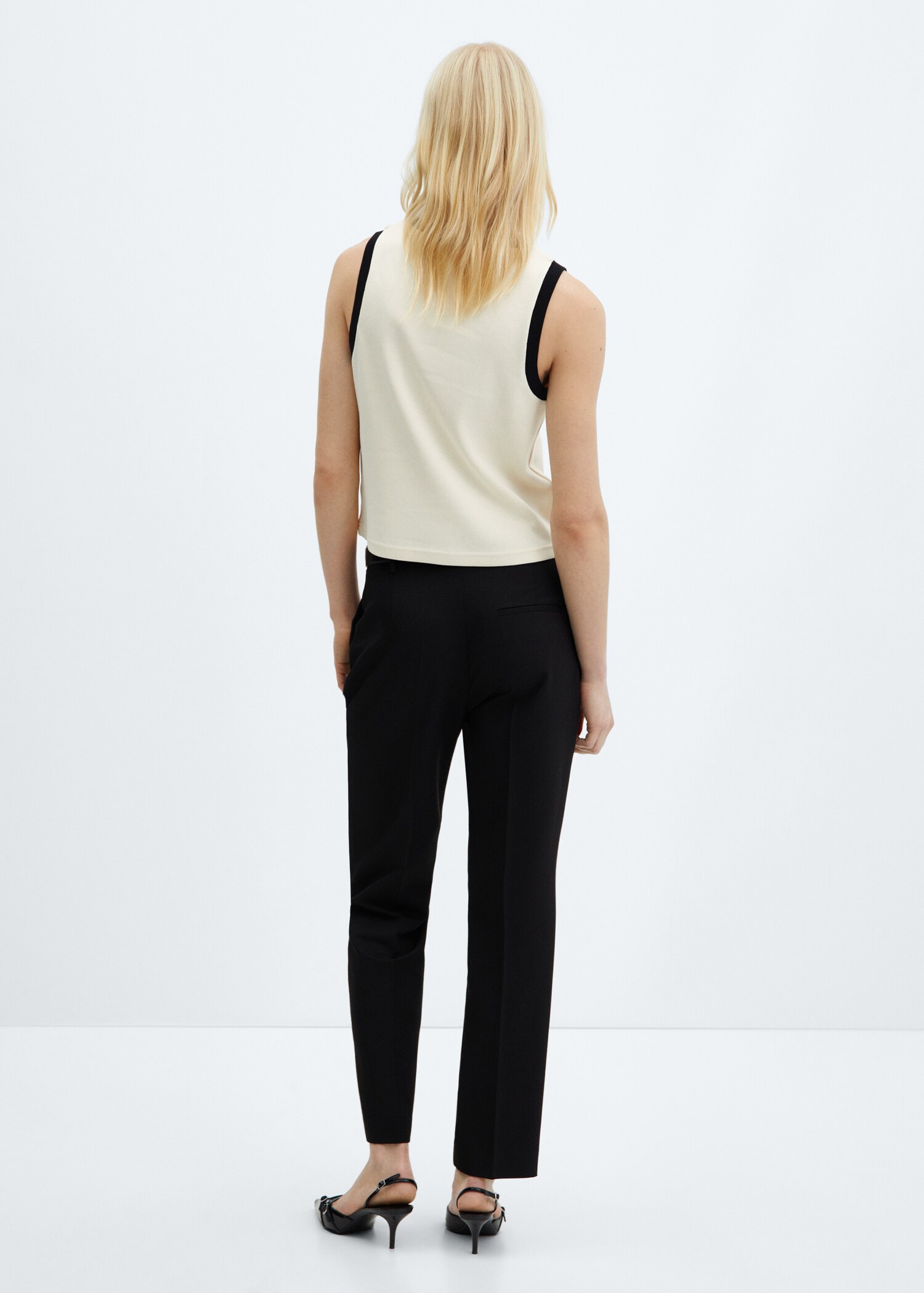 Contrast trim top - Reverse of the article