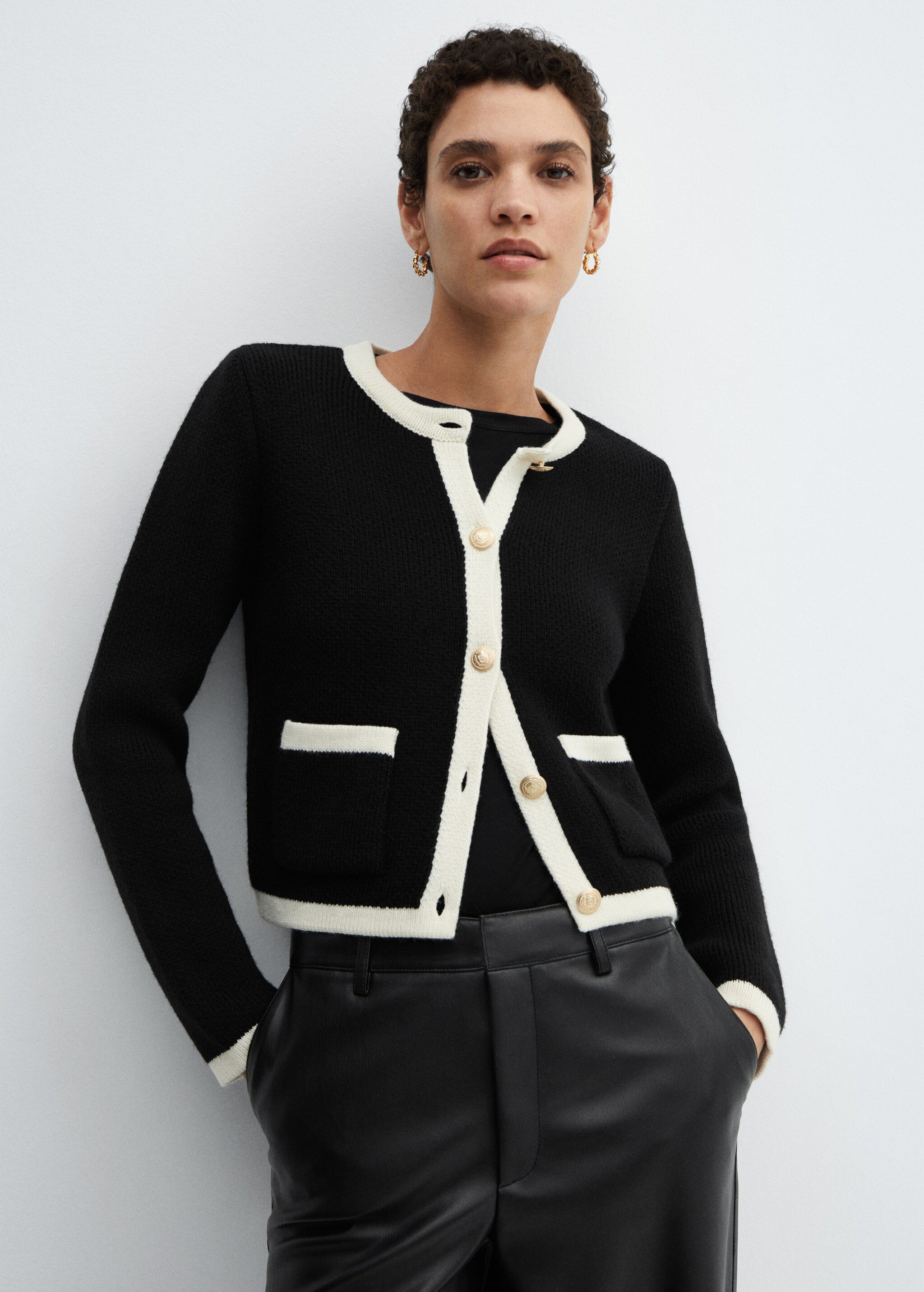 Knitted buttoned jacket - Medium plane
