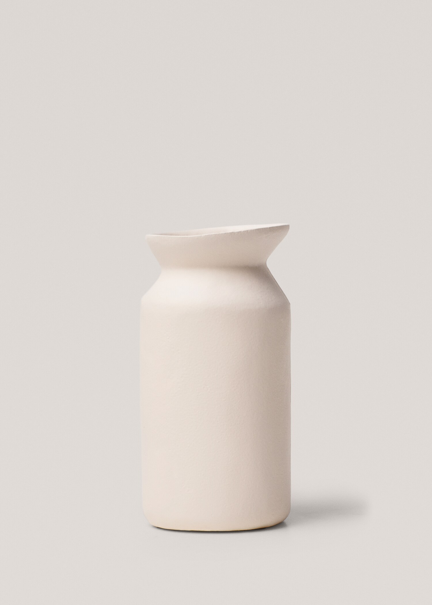Asymmetrical metal vase - Article without model