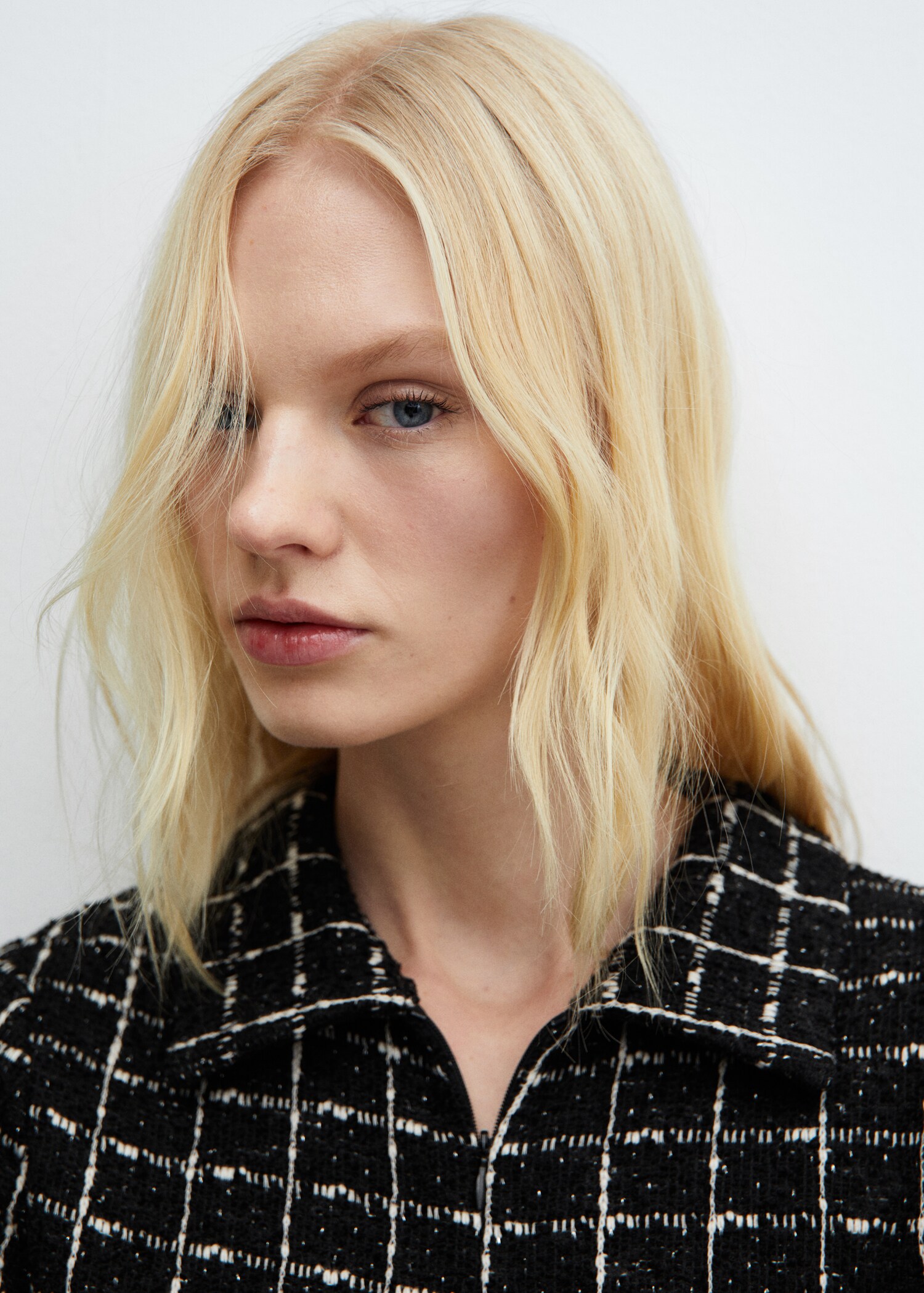 Short-sleeved tweed jumpsuit - Details of the article 1