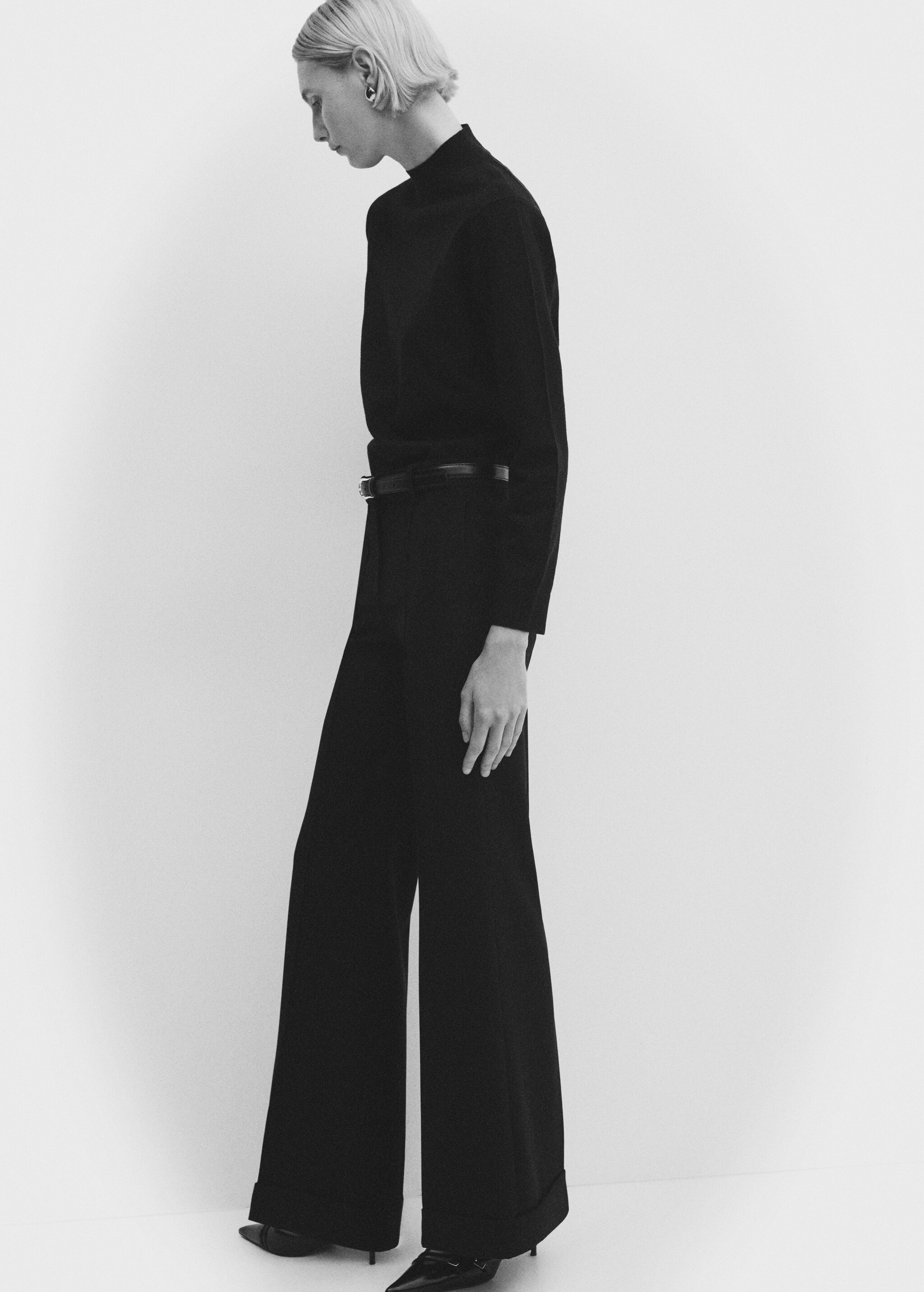 Mid-rise flare trousers - Details of the article 2