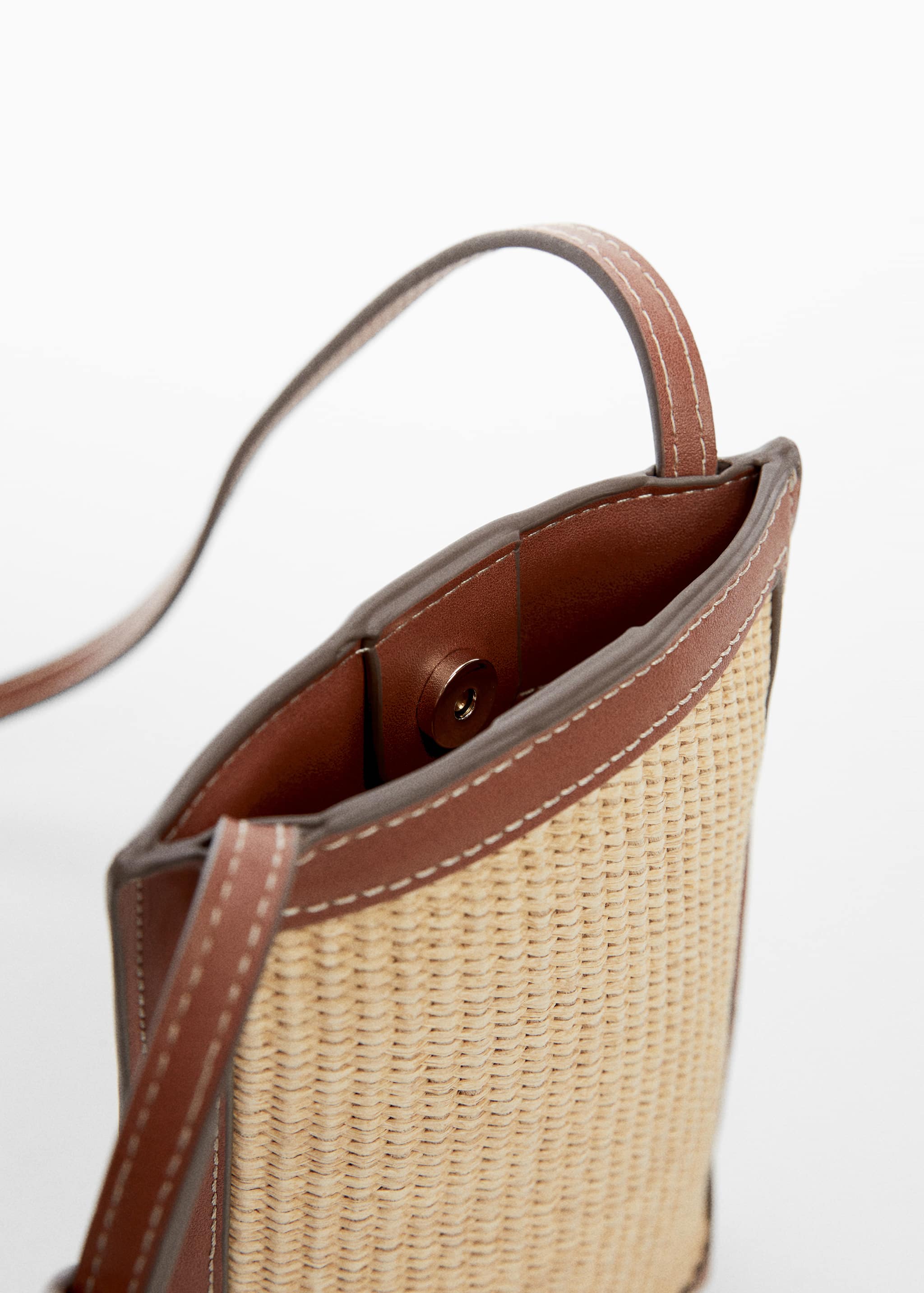 Raffia effect mobile case - Details of the article 2