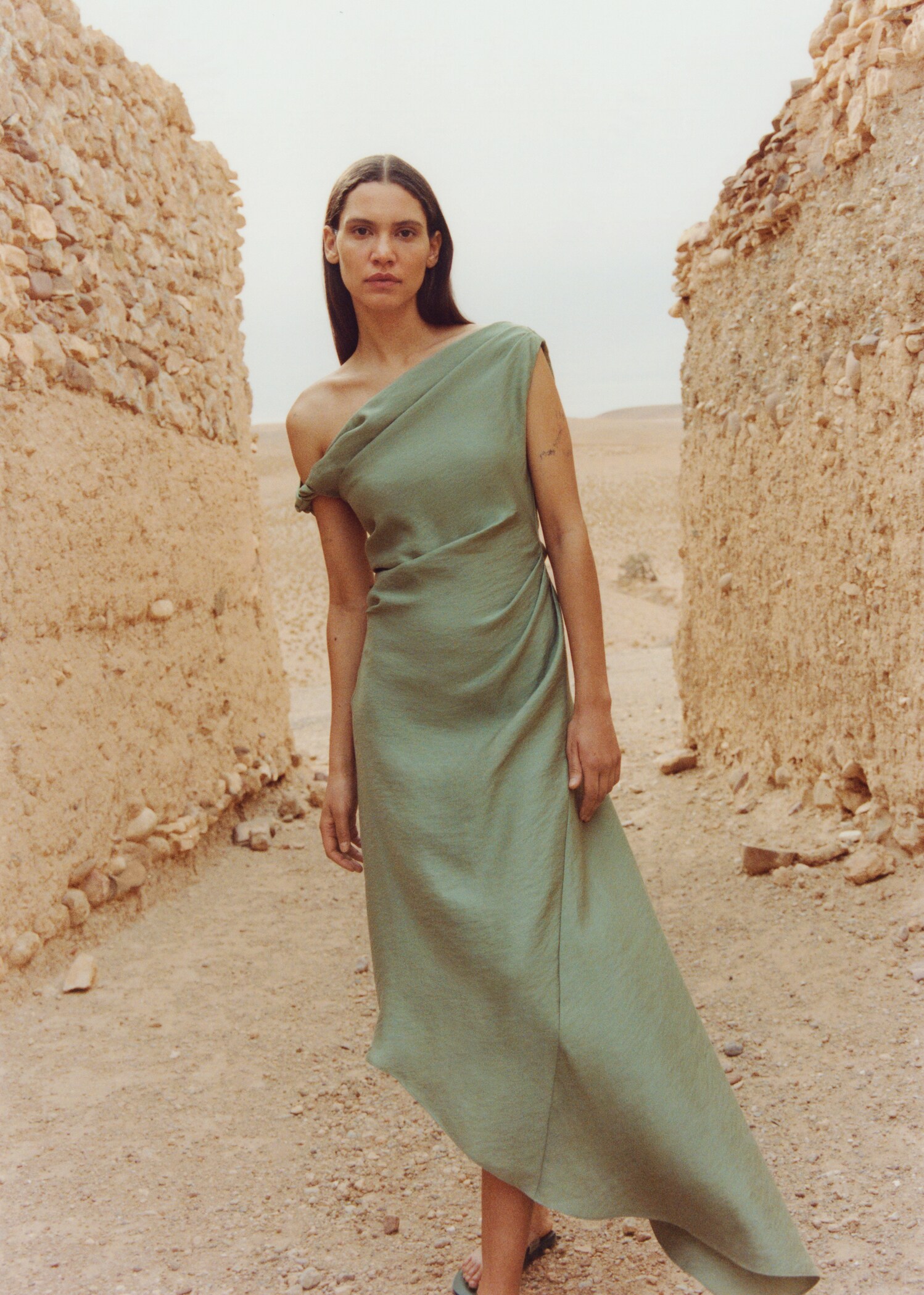 Asymmetrical pleated dress - Details of the article 7