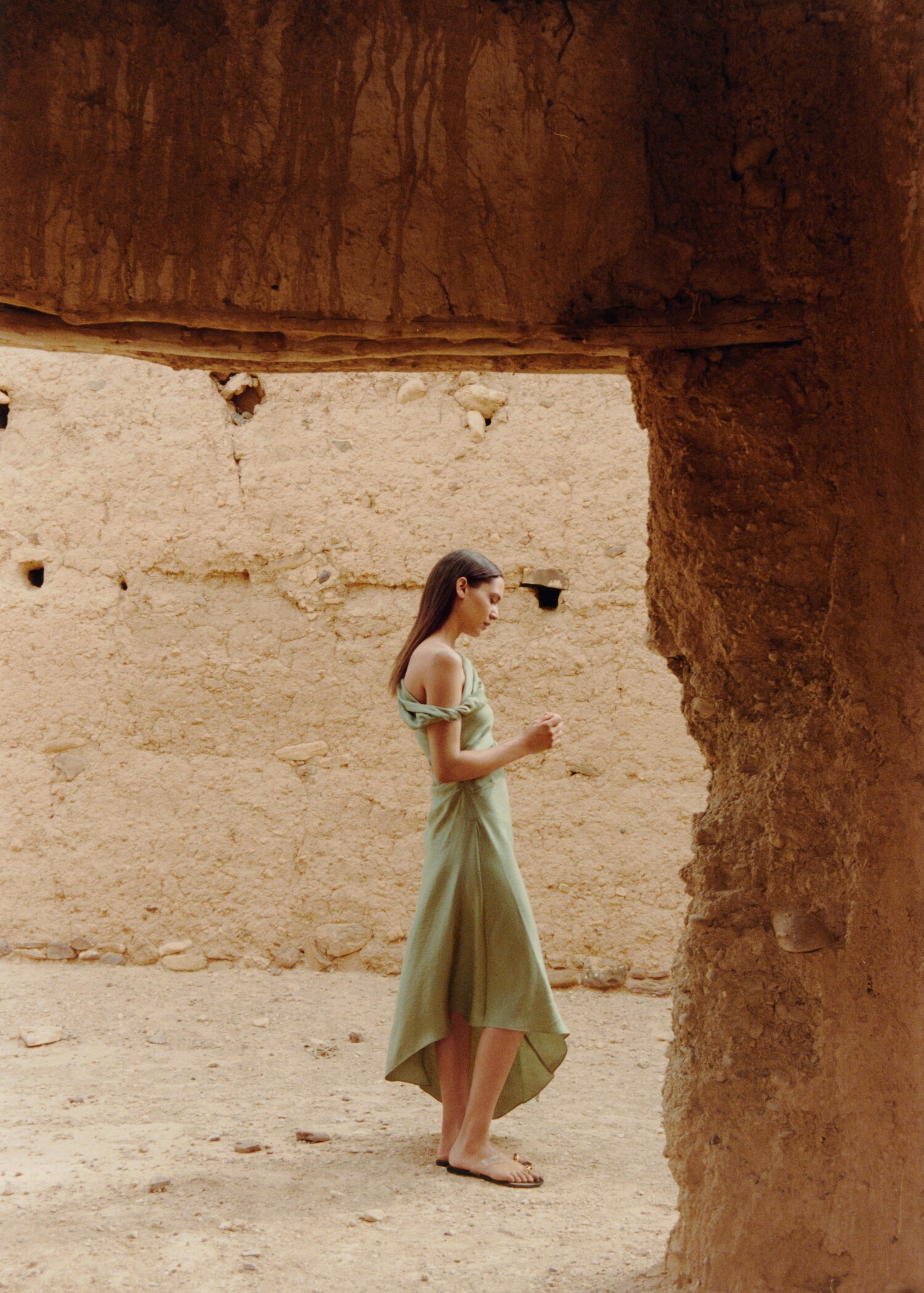 Asymmetrical pleated dress - Details of the article 9