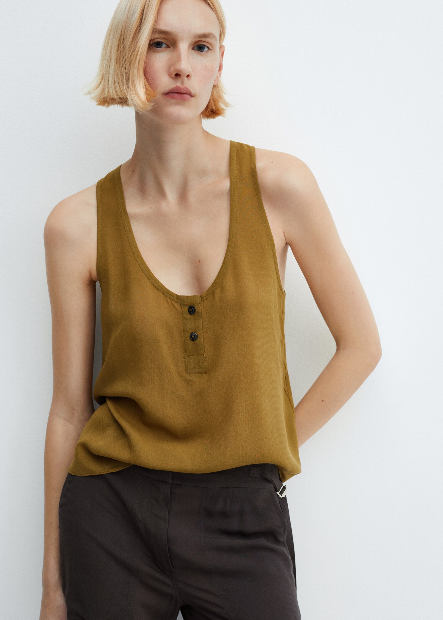 Top fluide boutonné - Plan moyen