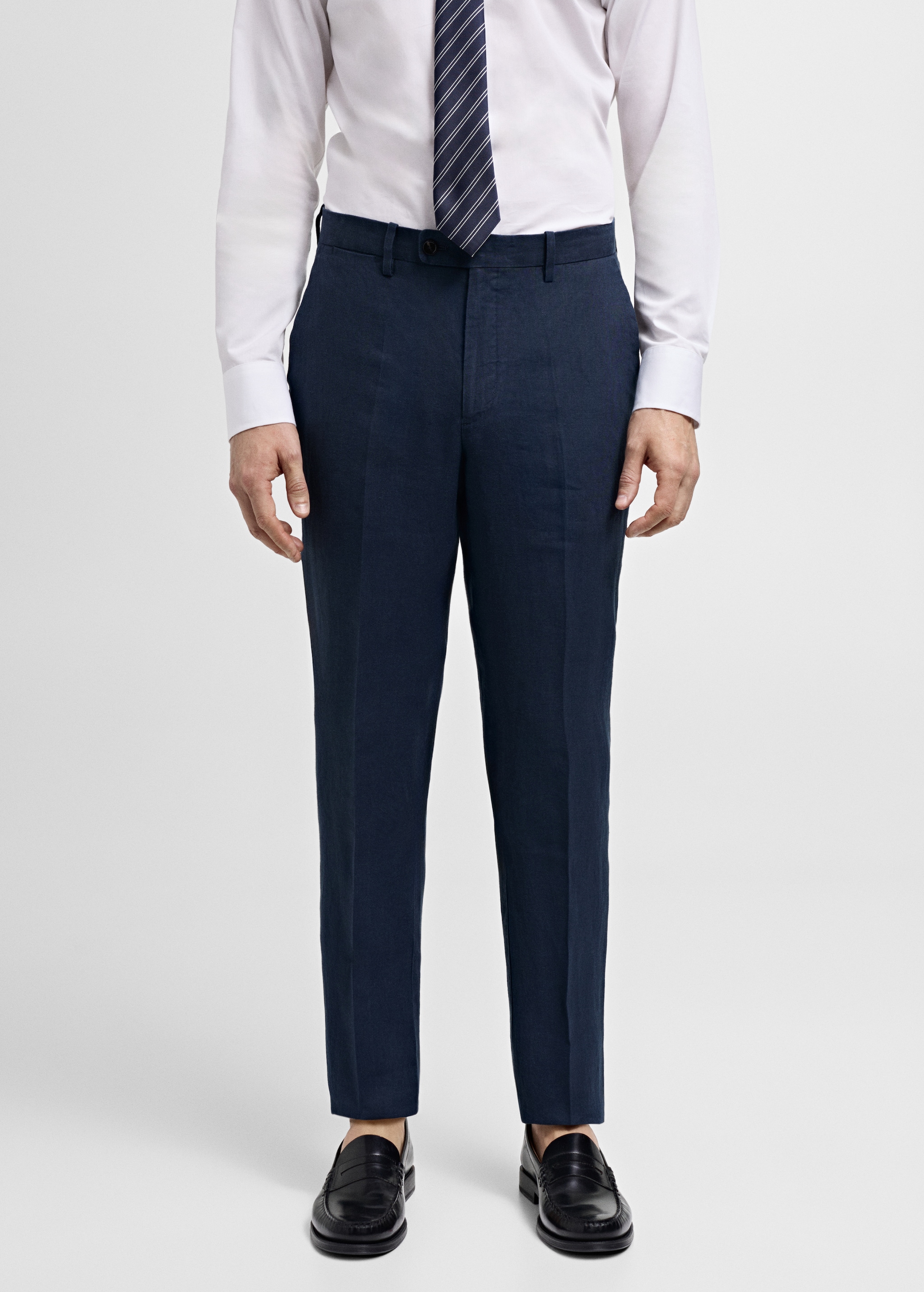 Костюмные брюки slim fit 100% лен - Средний план