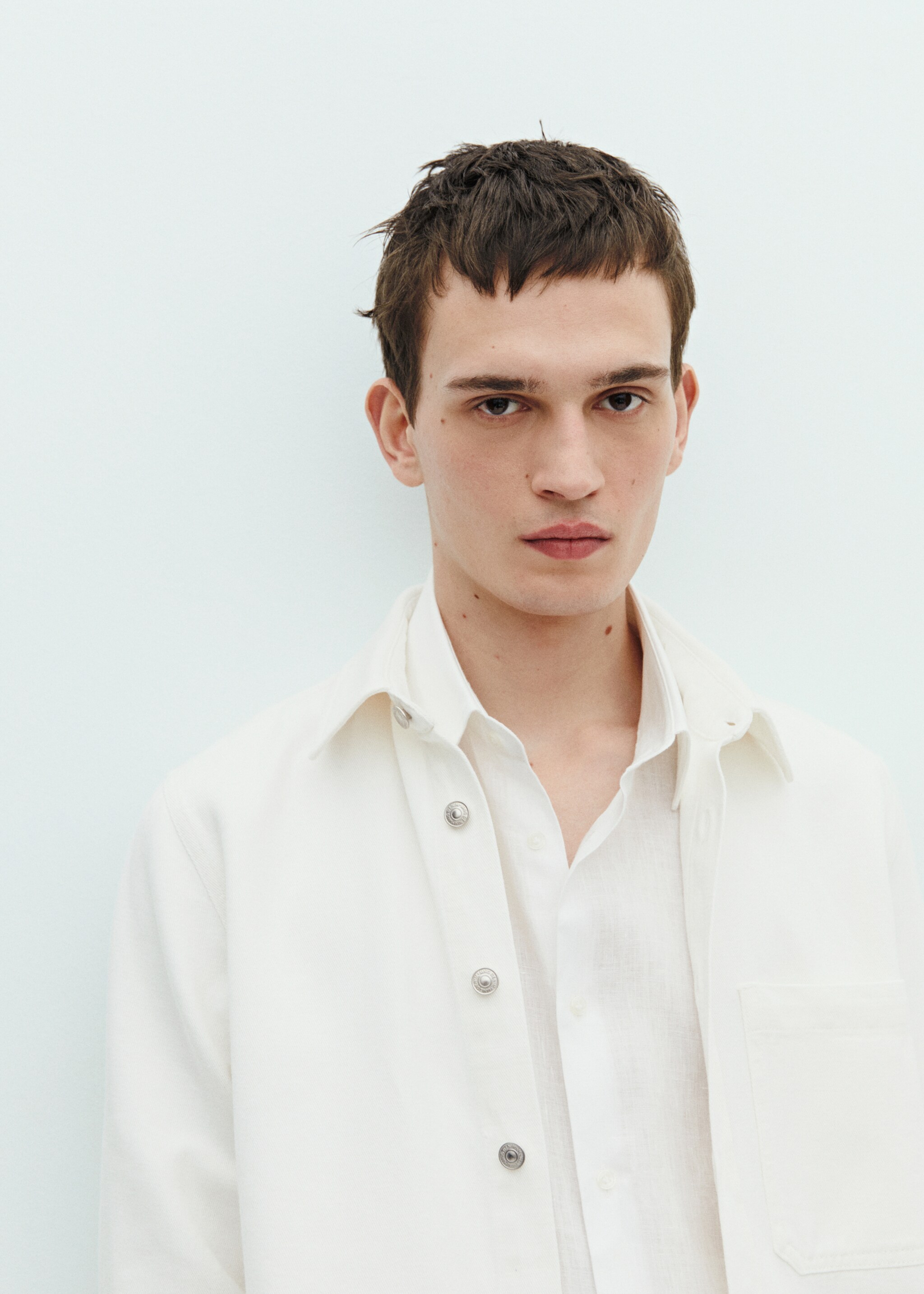 Classic fit 100% linen shirt - Details of the article 5, White. Ref: 67045982-00.