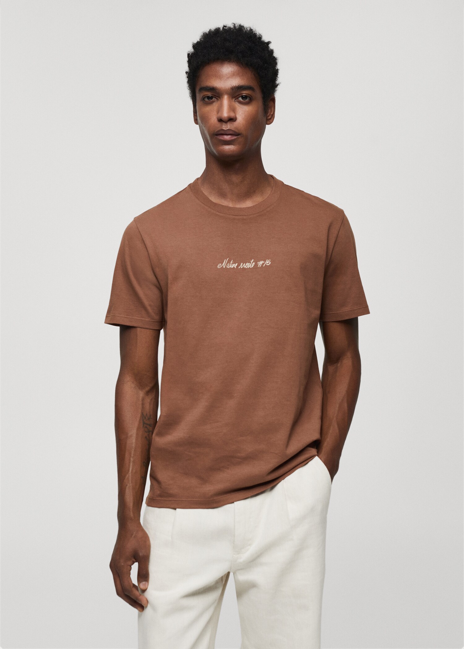 T-shirt de 100% algodão com pormenor estampado - Plano médio