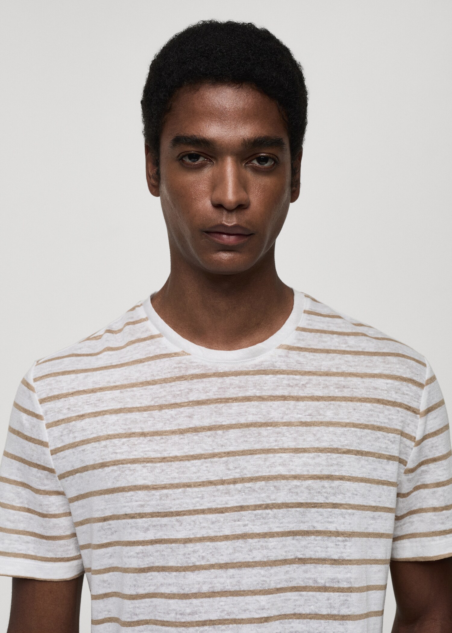 T-shirt de 100% linho às riscas - Pormenor do artigo 1