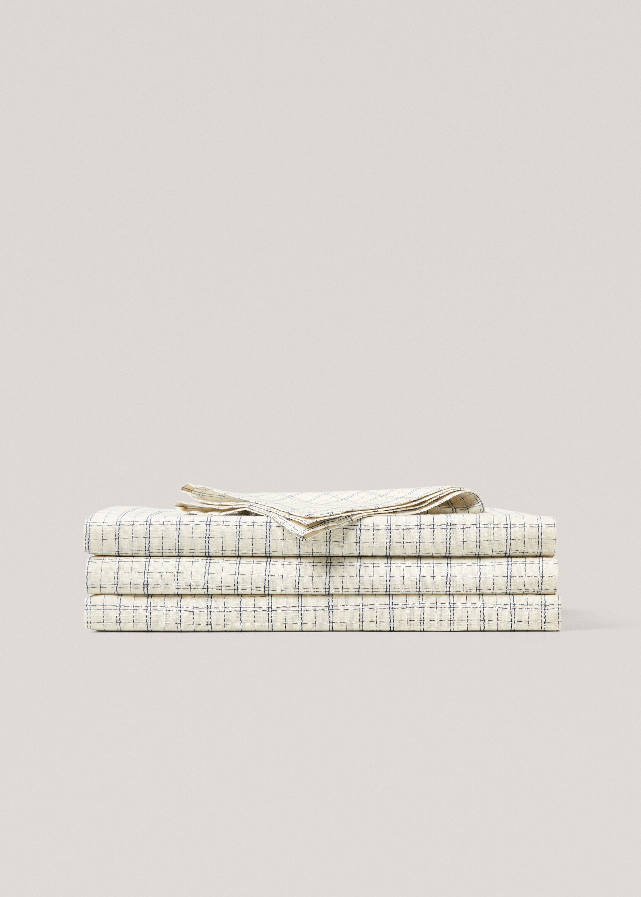 Cotton and linen napkin with checkered print - Details of the article 3
