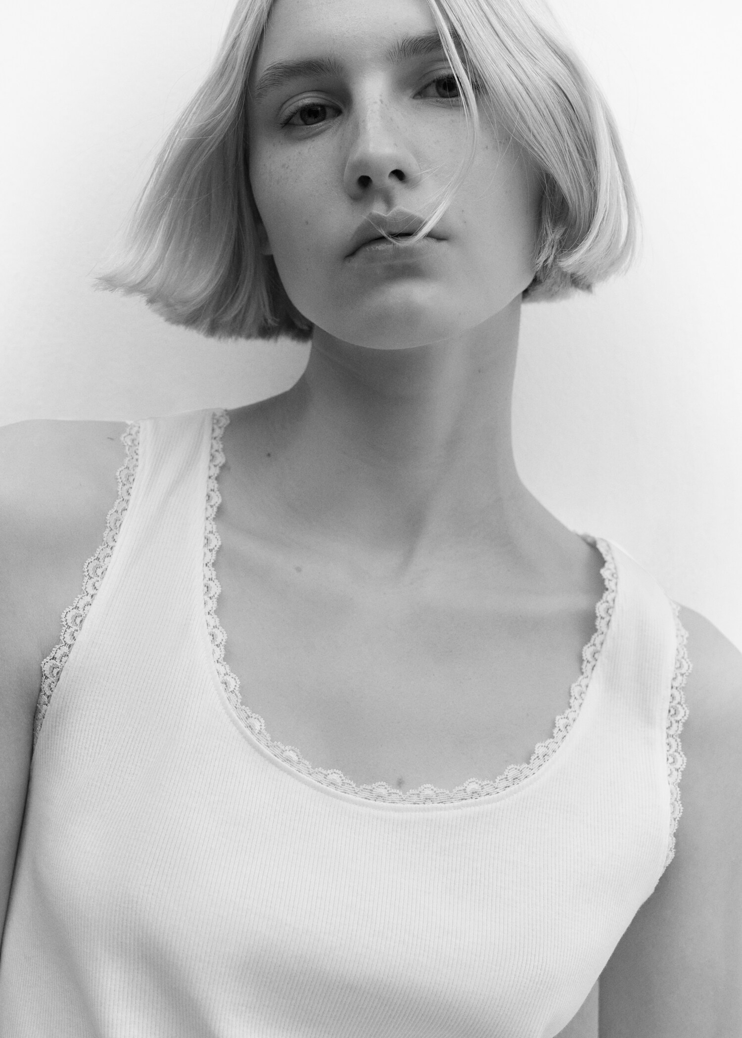 Openwork detail top - Details of the article 1
