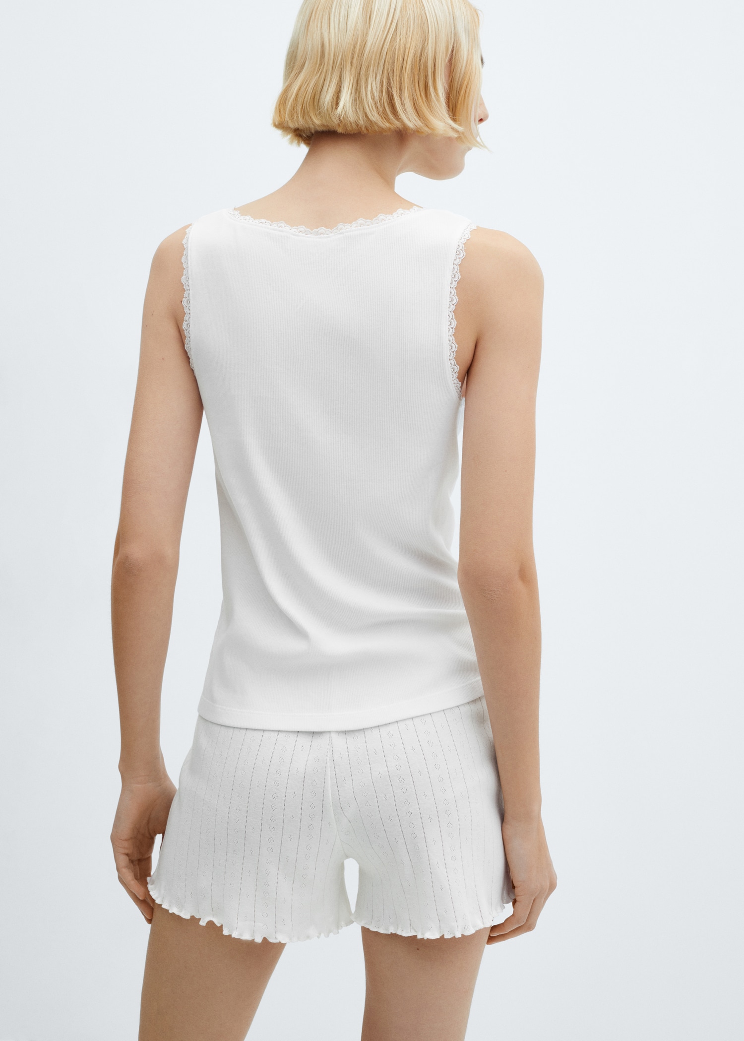 Openwork detail top - Reverse of the article