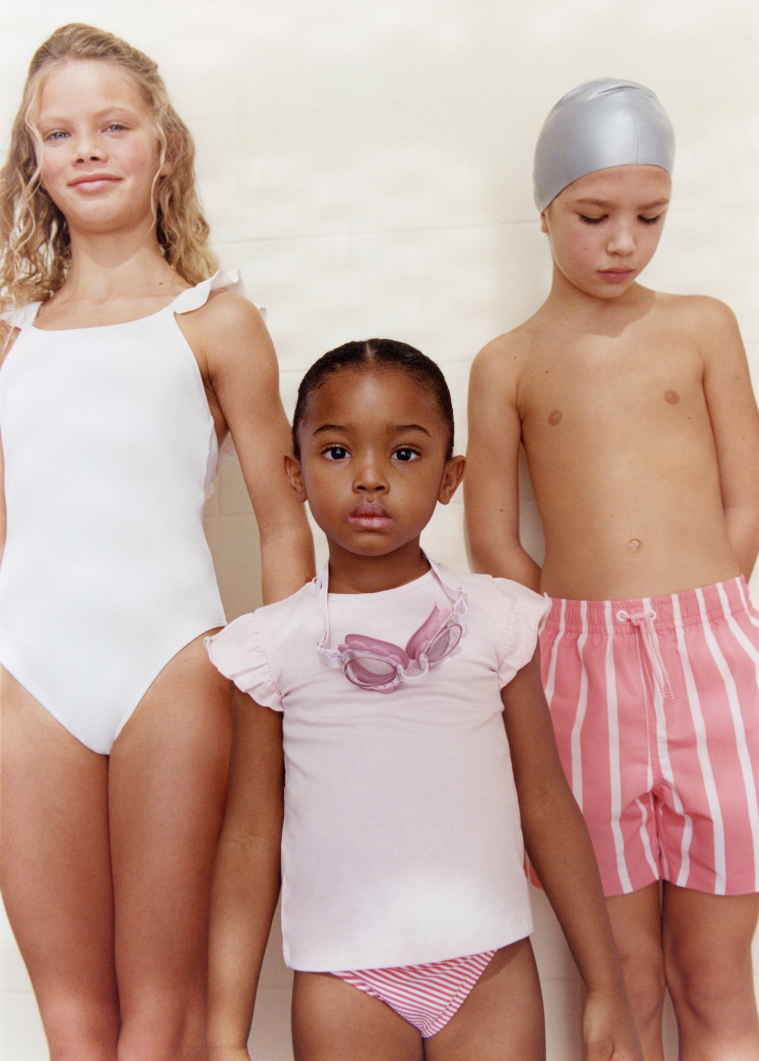 дети в плавках