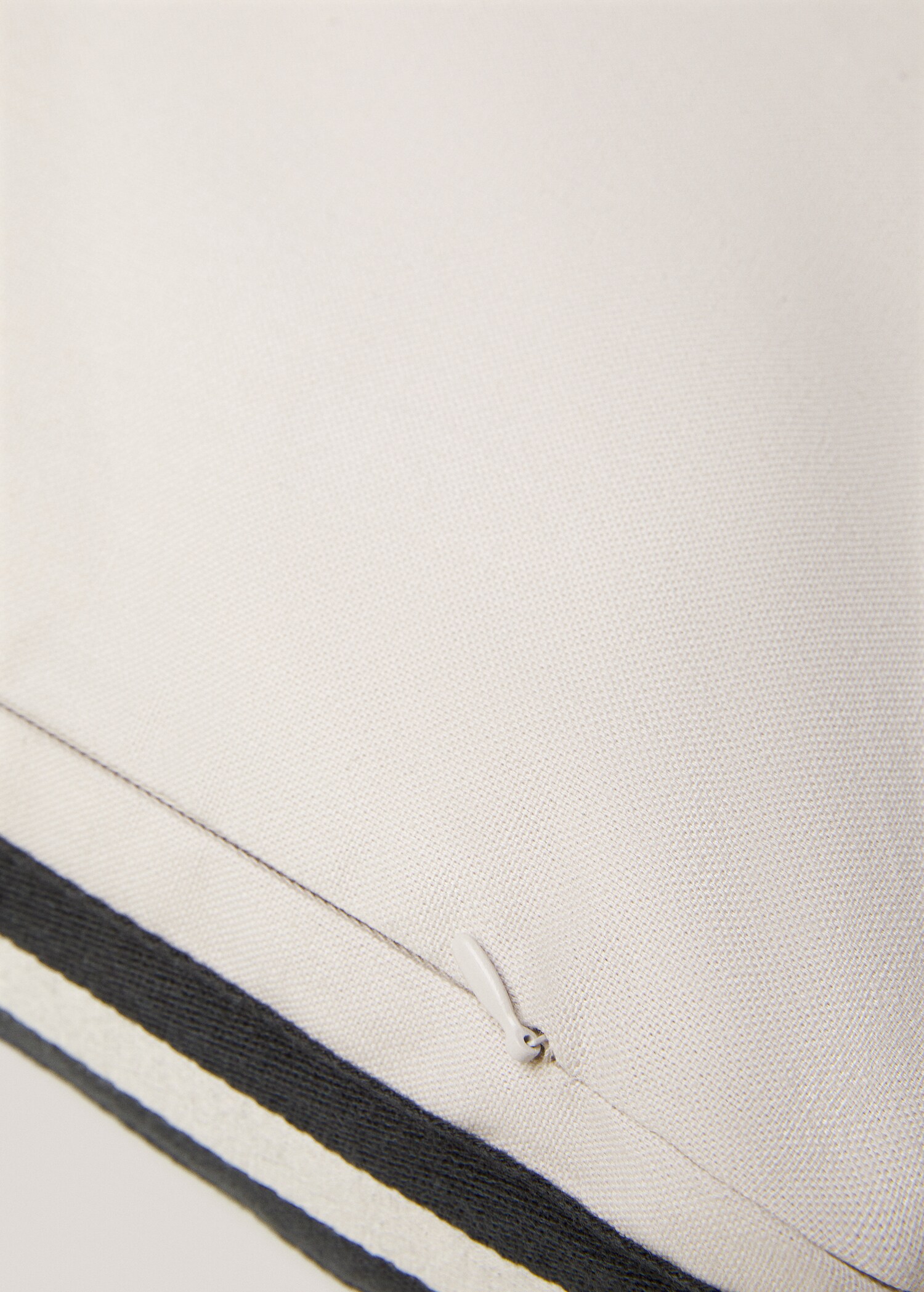 Padded pouffe 70x70cm - Details of the article 3