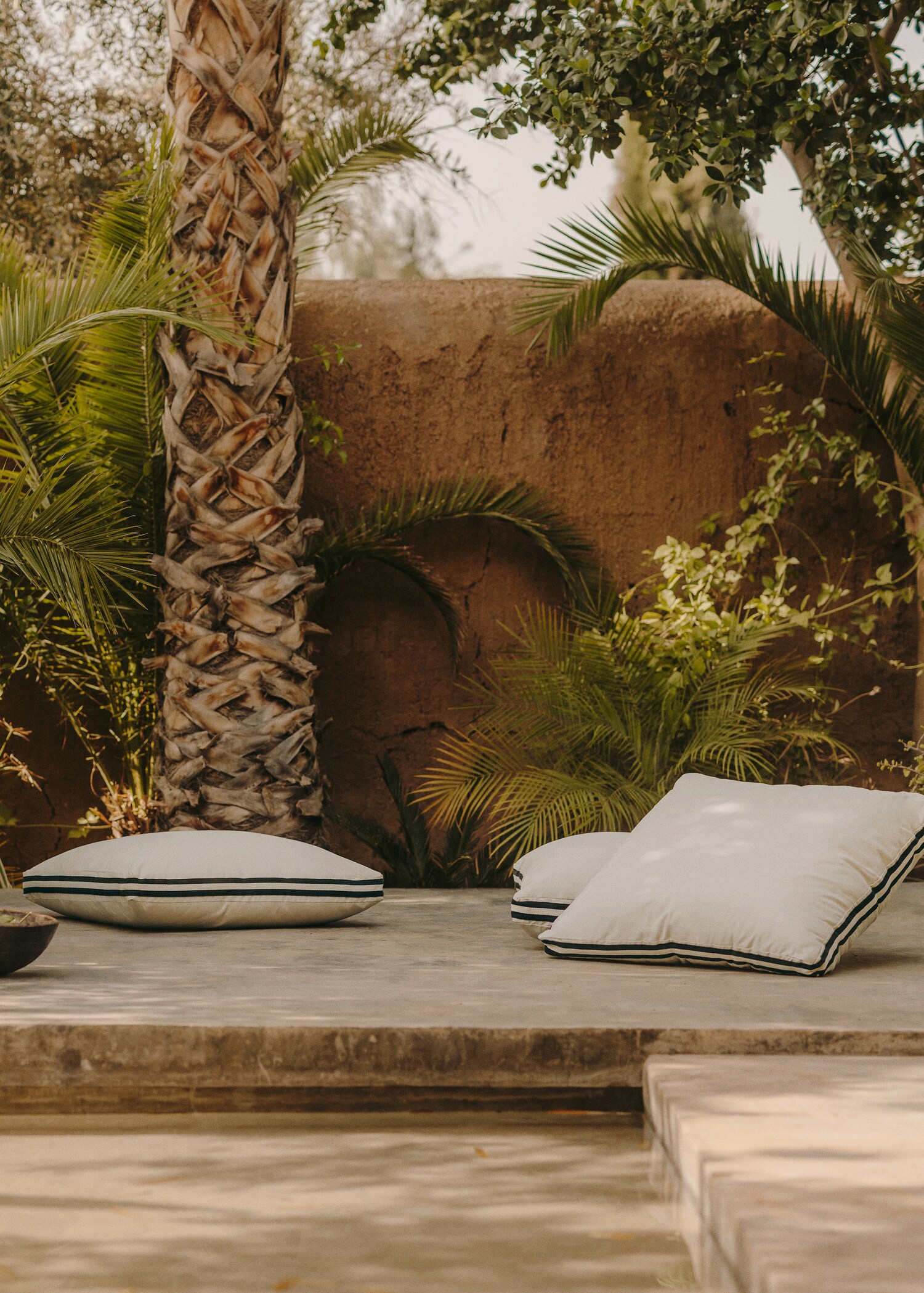 Padded pouffe 70x70cm - Details of the article 6
