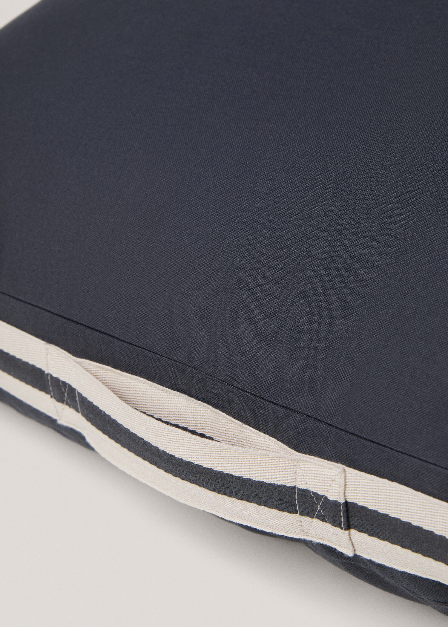 Padded pouffe 70x70cm - Details of the article 1