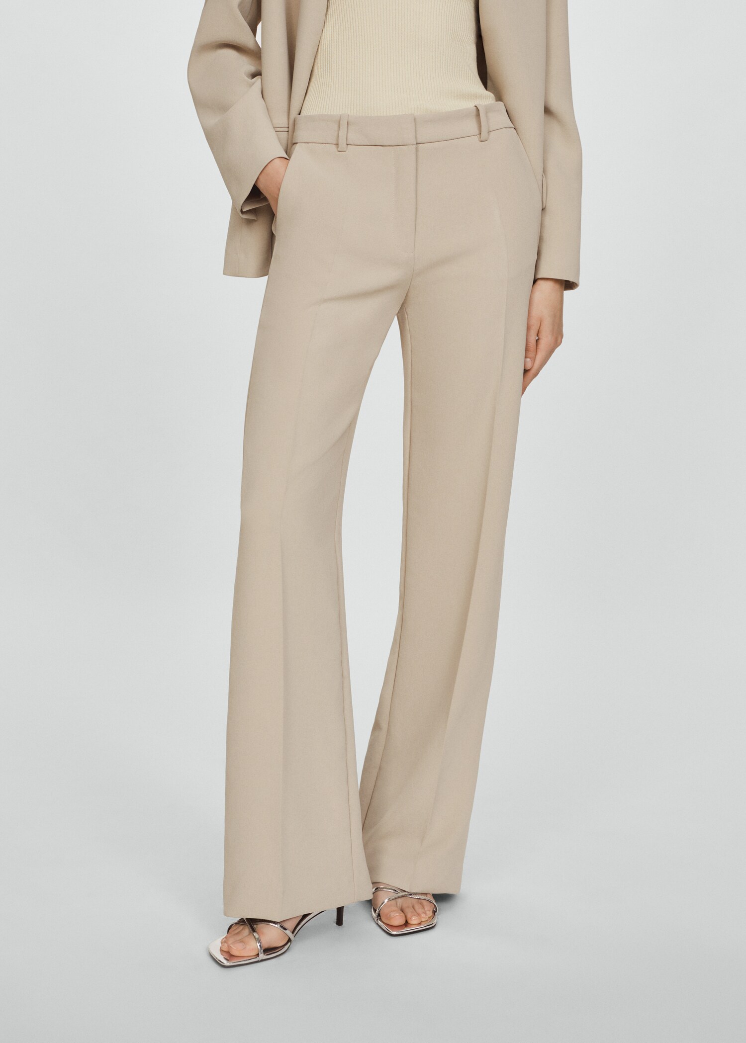 Pantalón wideleg tiro alto - Plano medio