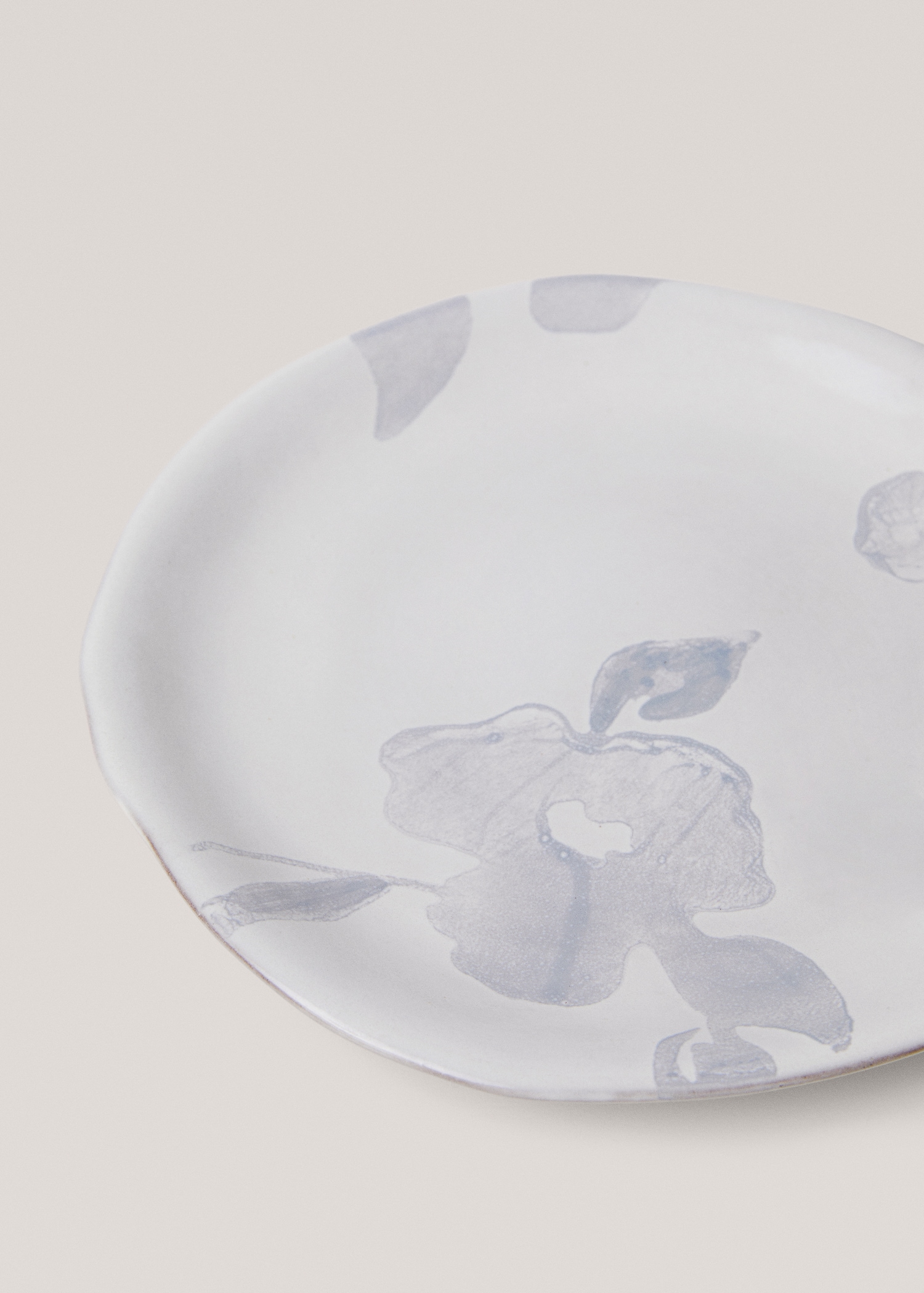 Desserttallerken i terrakotta med blomsterdesign - Artikkeldetalj 1