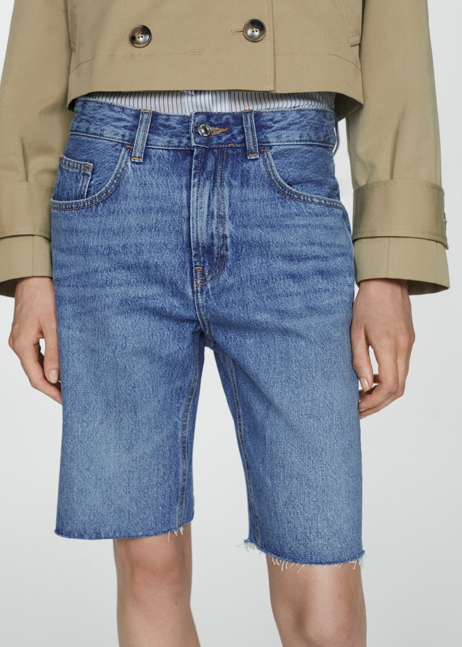 Denim bermuda shorts with frayed hem - Medium plane