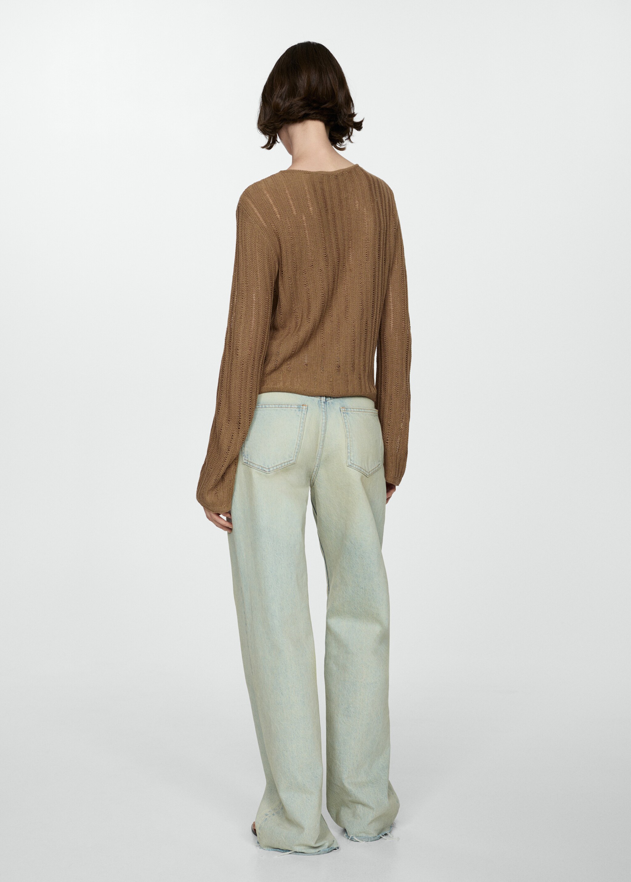 Flared sleeve drained pullover - Reverse of the article