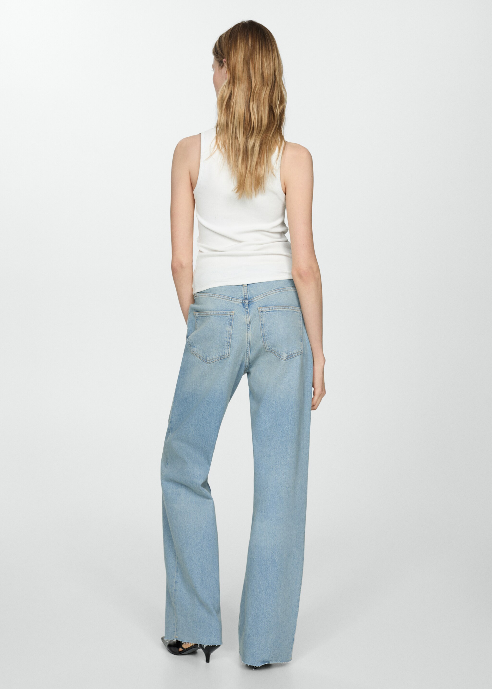 Прямые джинсы с посадкой на талии - Обратная сторона изделия