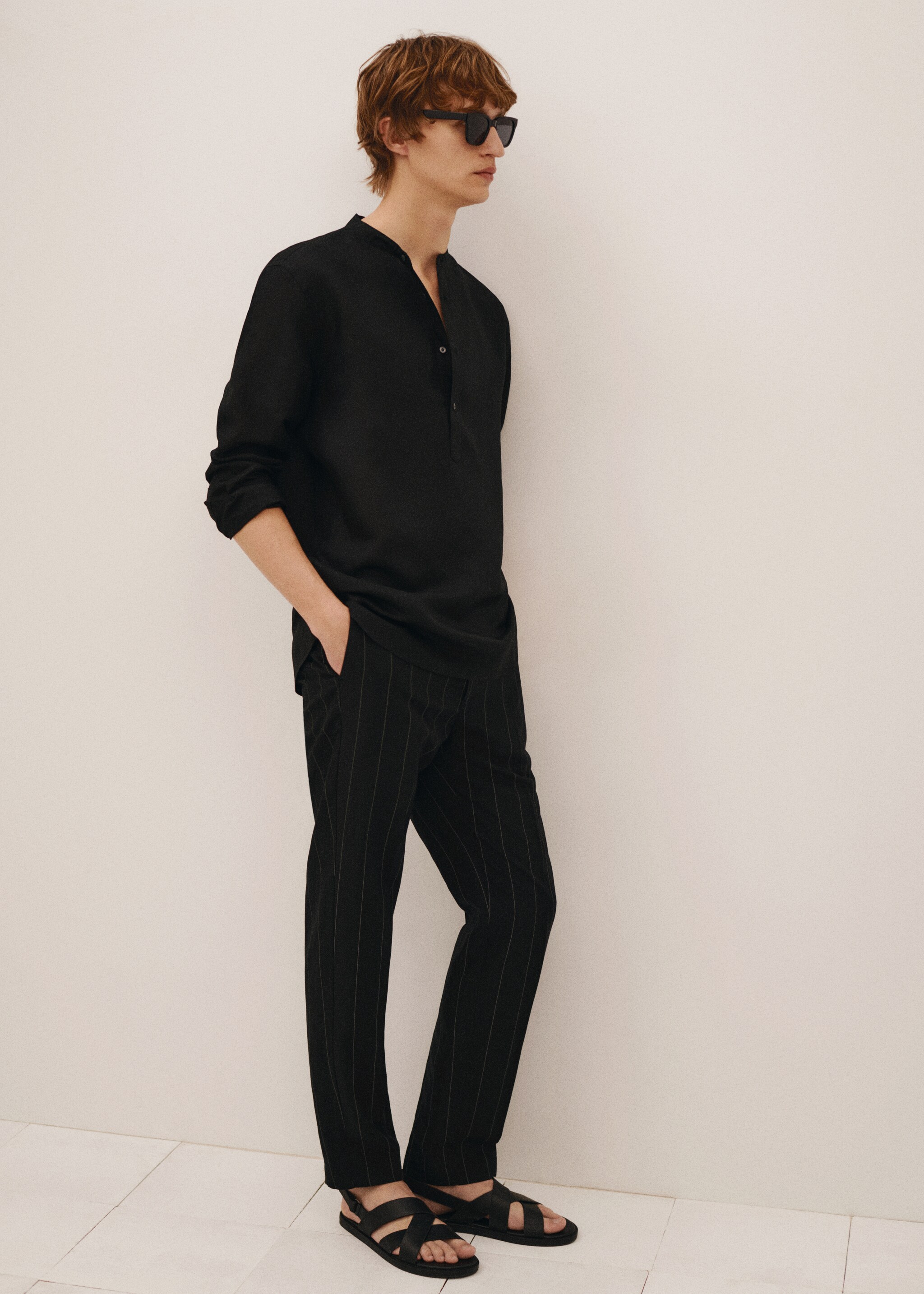 Slim-fit linen trousers with pinstripes - Details of the article 3