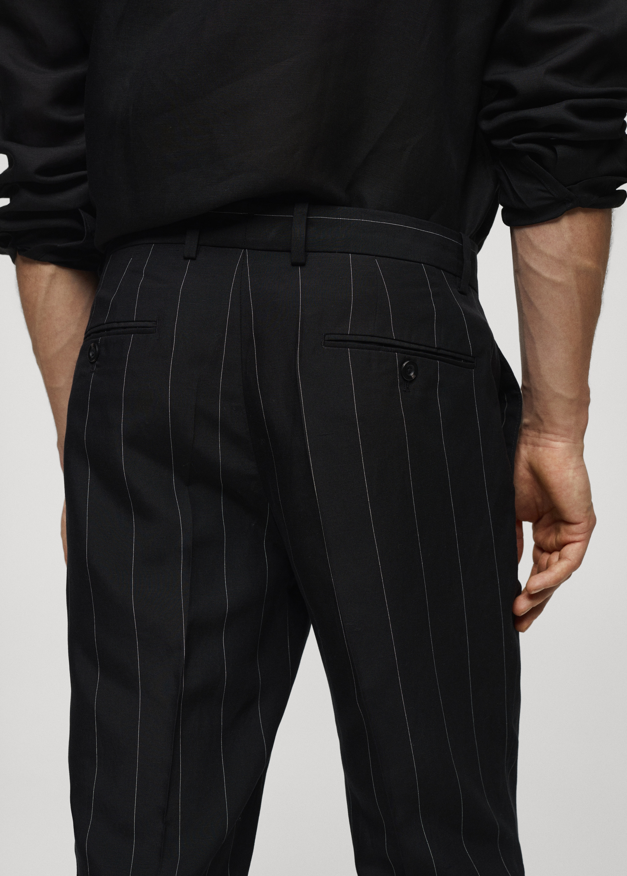 Slim-fit linen trousers with pinstripes - Details of the article 4
