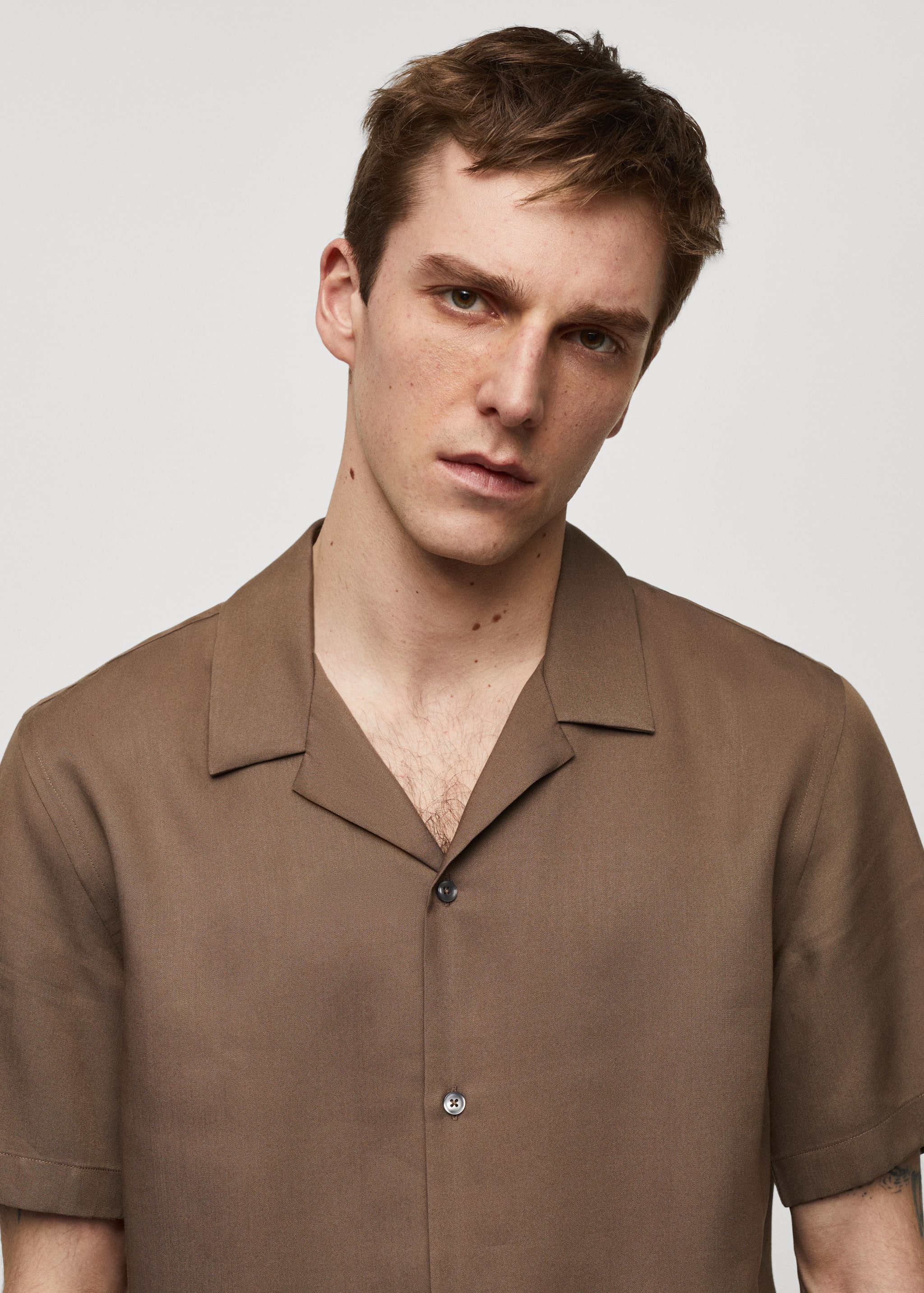 Regular-fit shirt with bowling neck - Details of the article 1