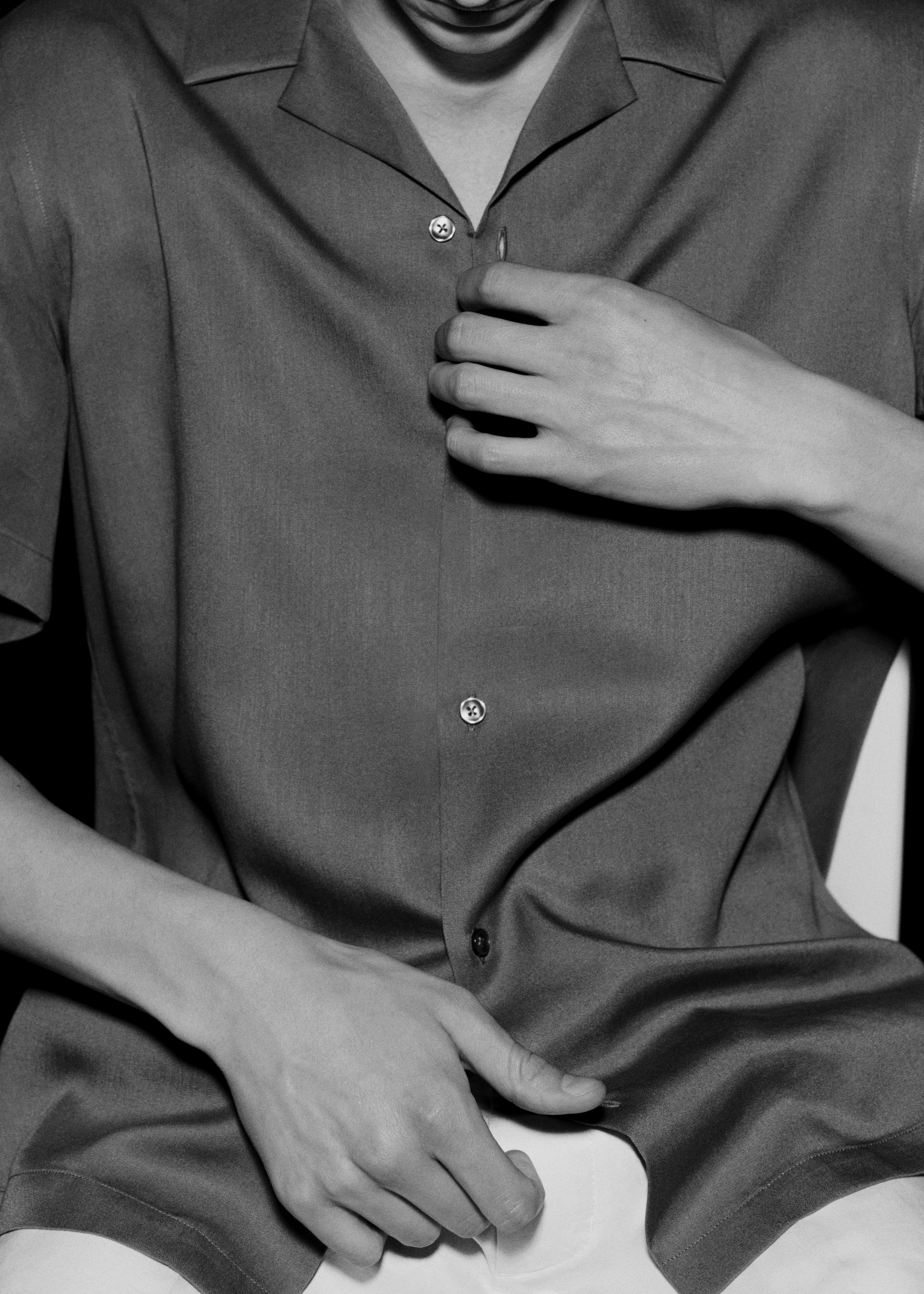 Regular-fit shirt with bowling neck - Details of the article 5
