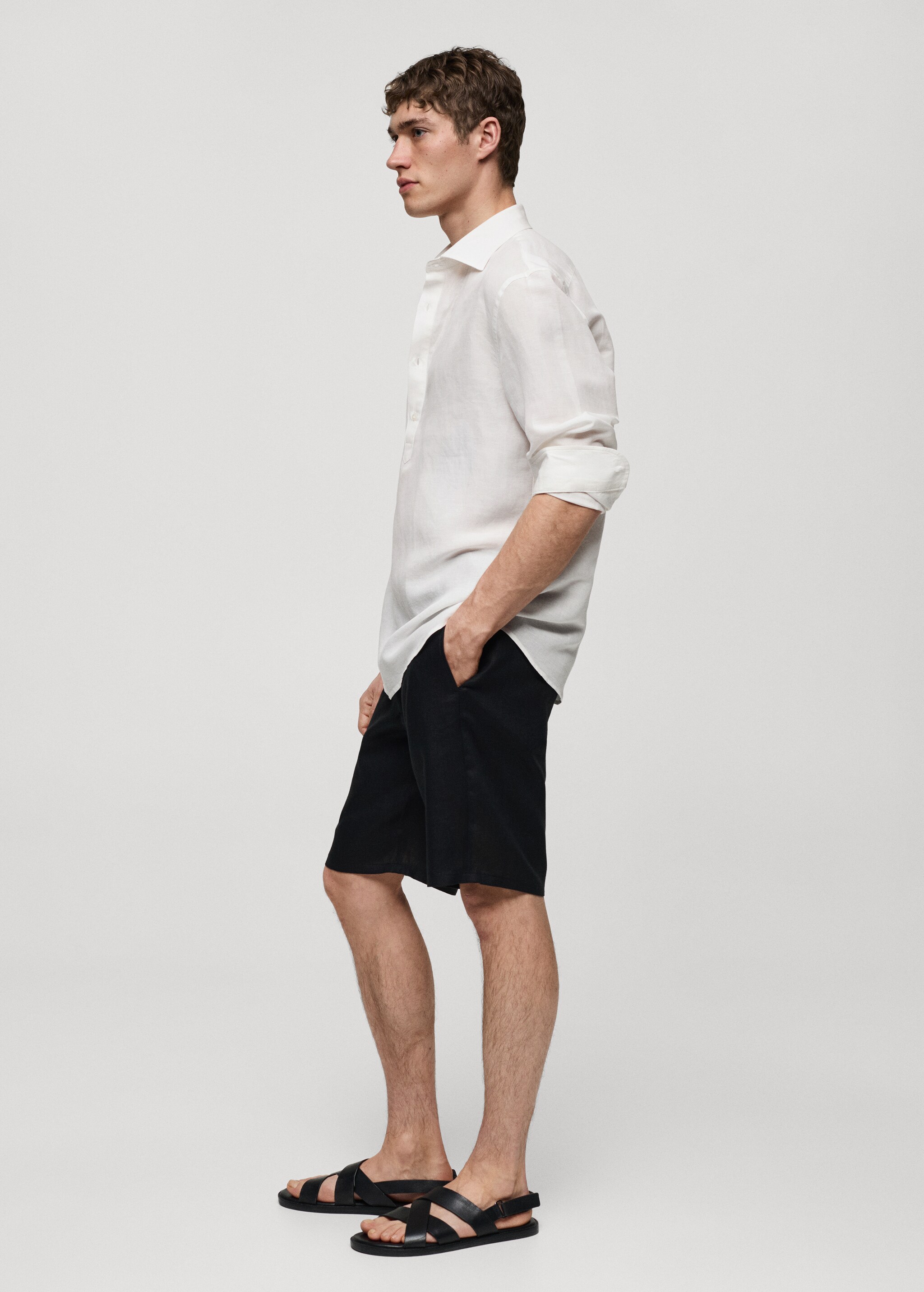Relaxed-fit linen shirt - Details of the article 2