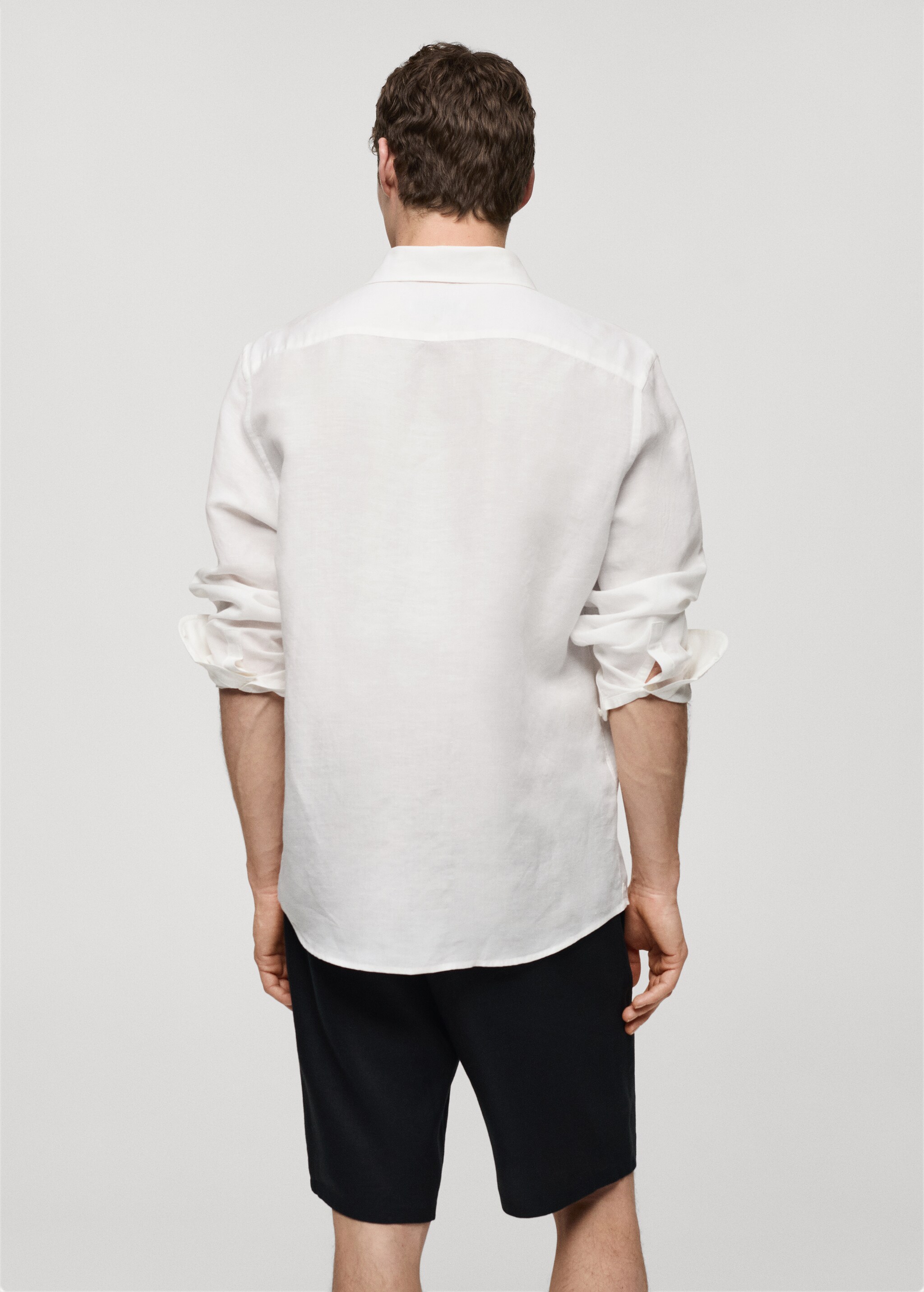Relaxed-fit linen shirt - Reverse of the article