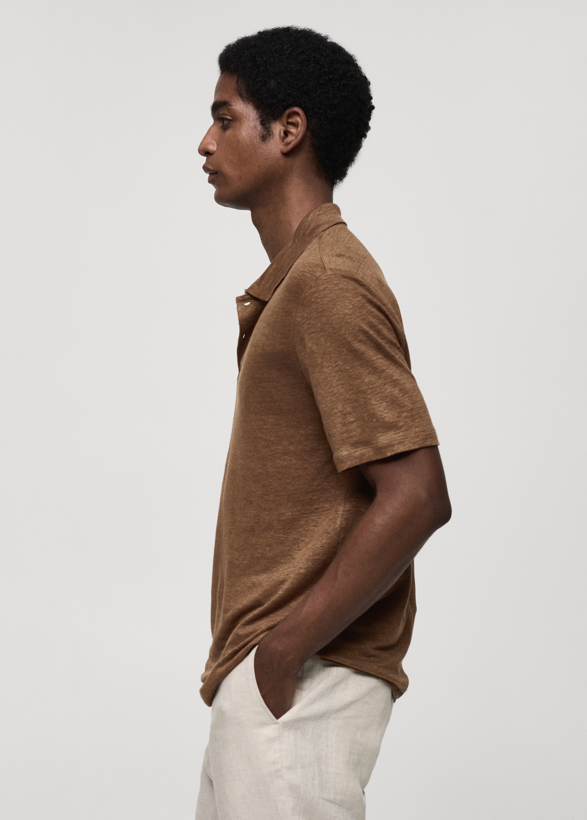 Slim fit 100% linen polo shirt - Details of the article 2