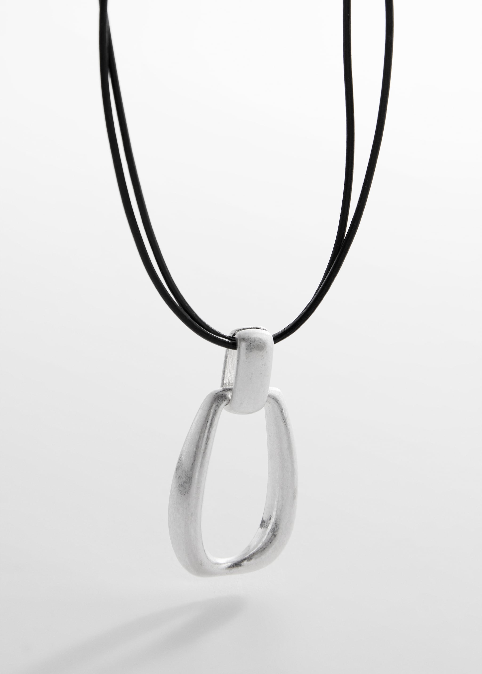 Metal pendant leather necklace - Medium plane