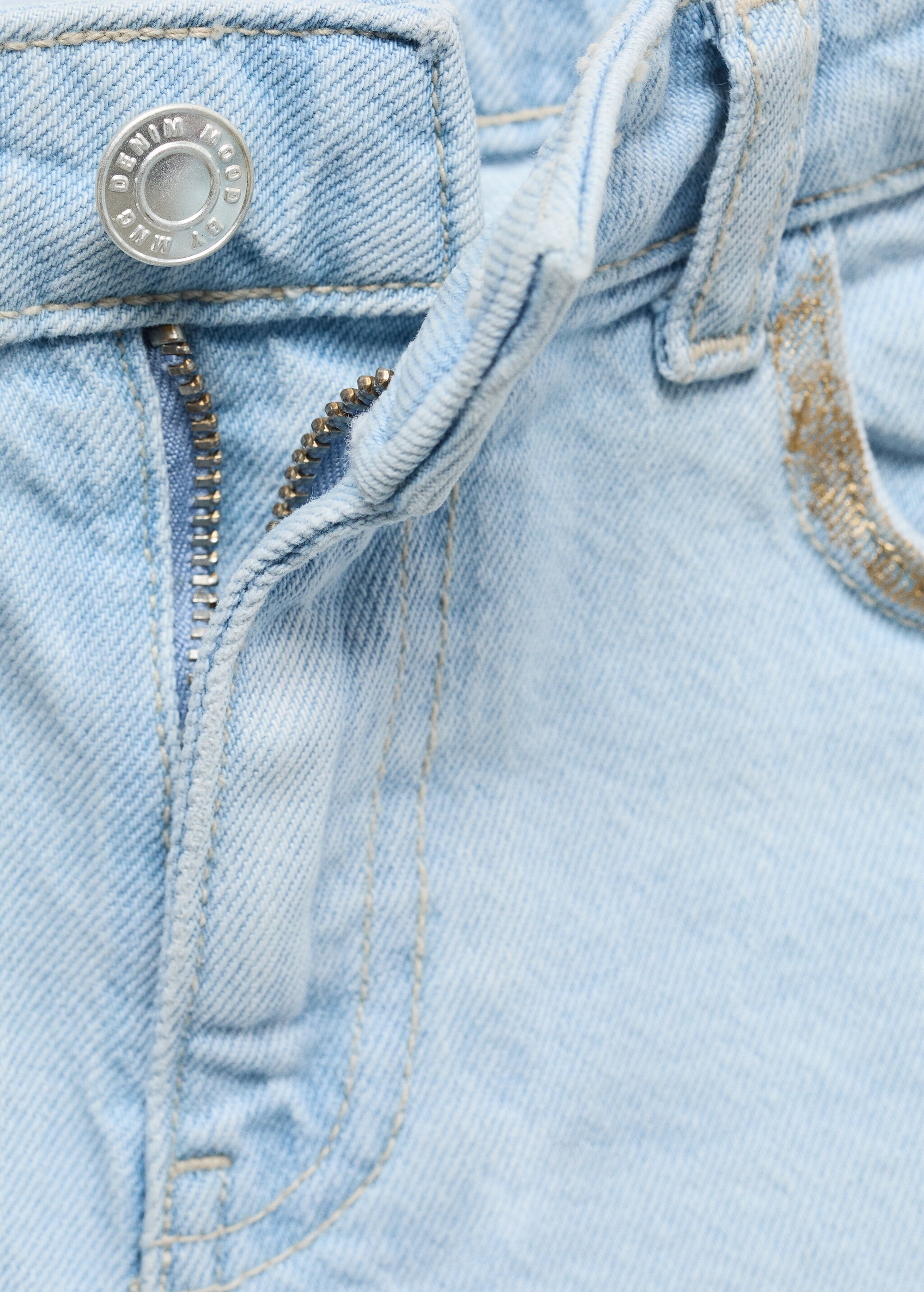 Denim shorts with frayed hem - Details of the article 8