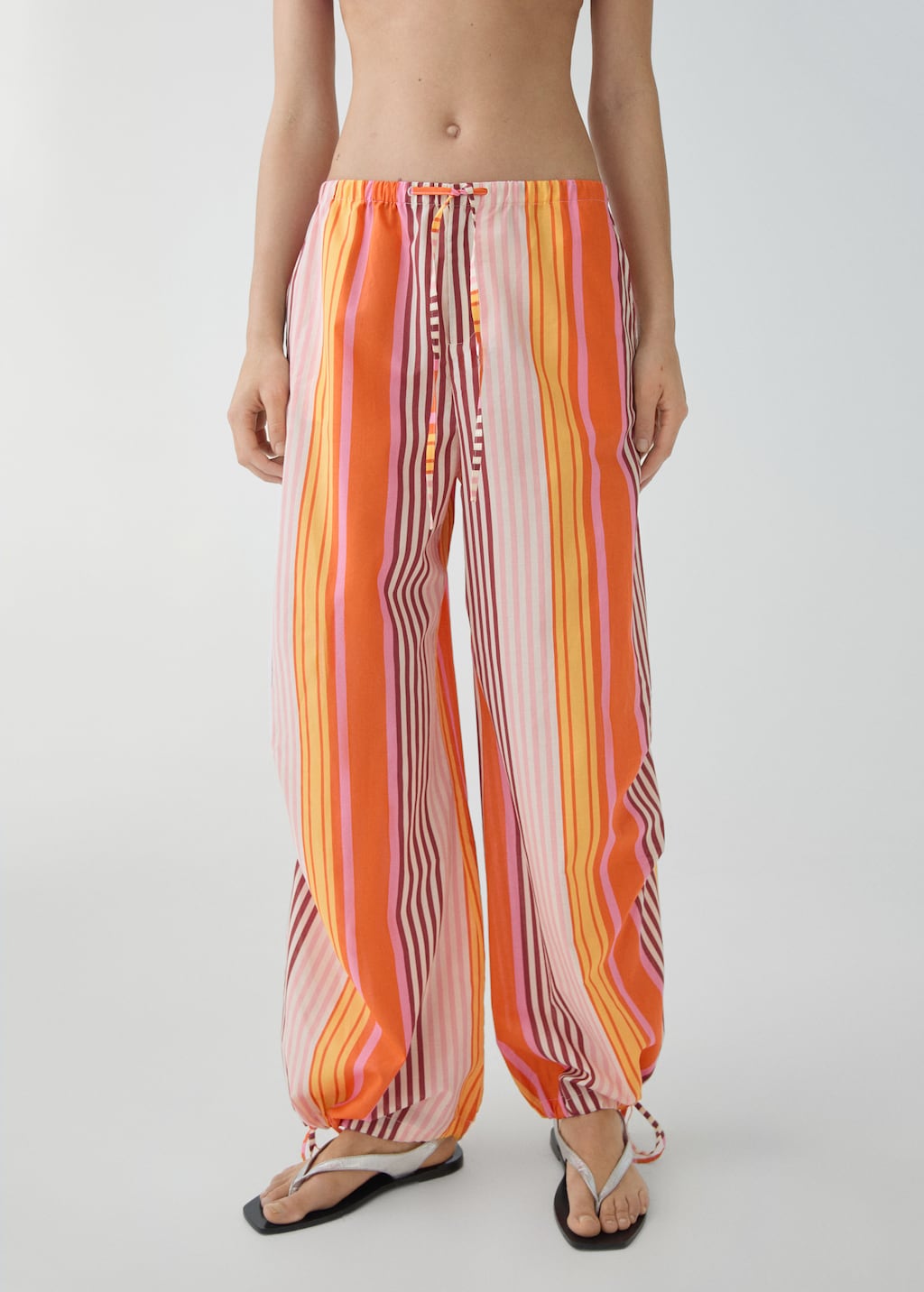 Mango Fallschirmhose mit Streifenprint