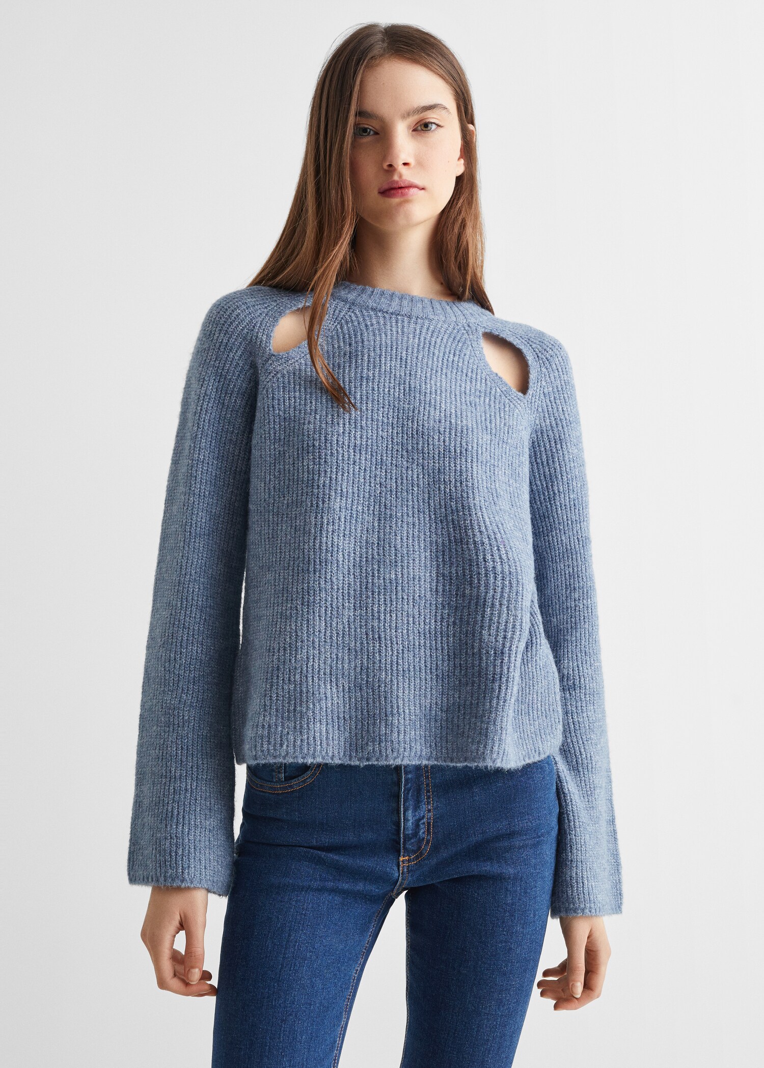 Neck cut-out sweater - Середній план
