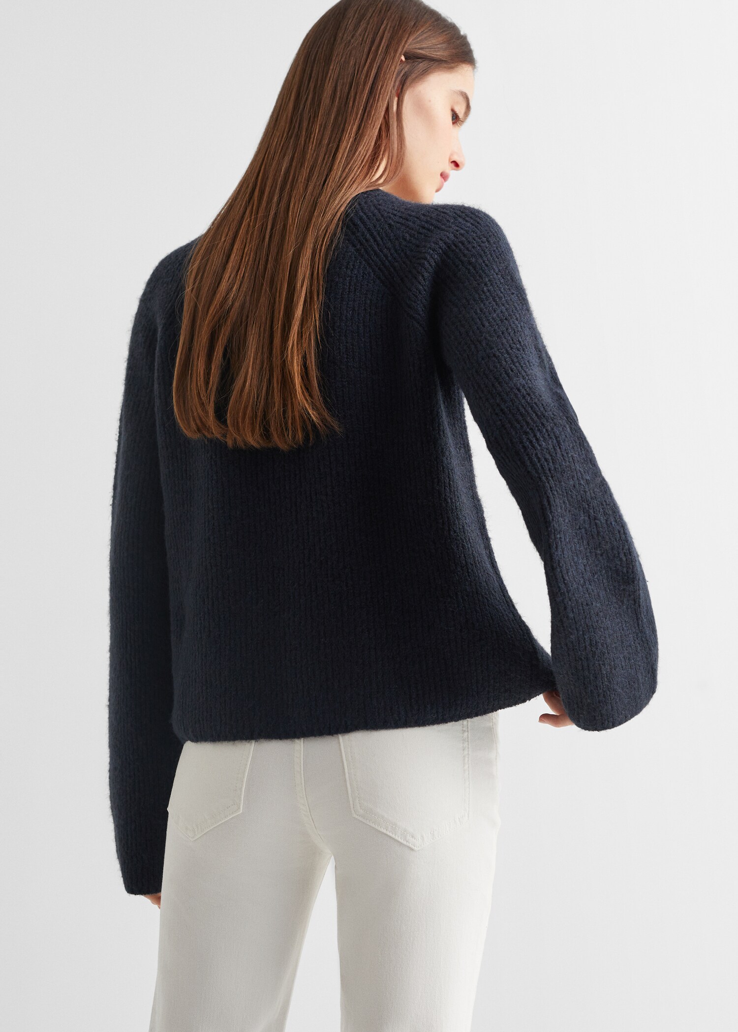 Neck cut-out sweater - Зворотна сторона товару