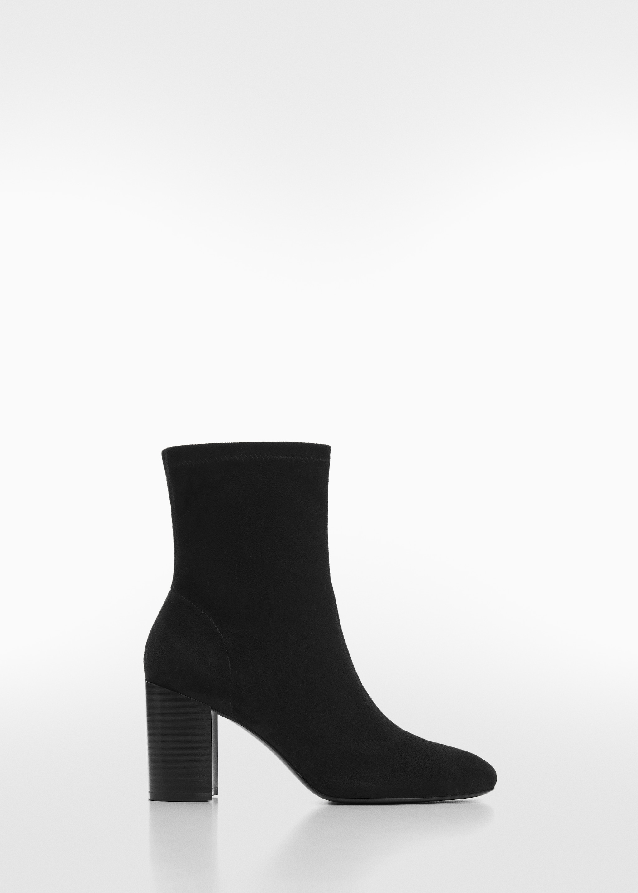 Round-toe heeled ankle boots - Article without model