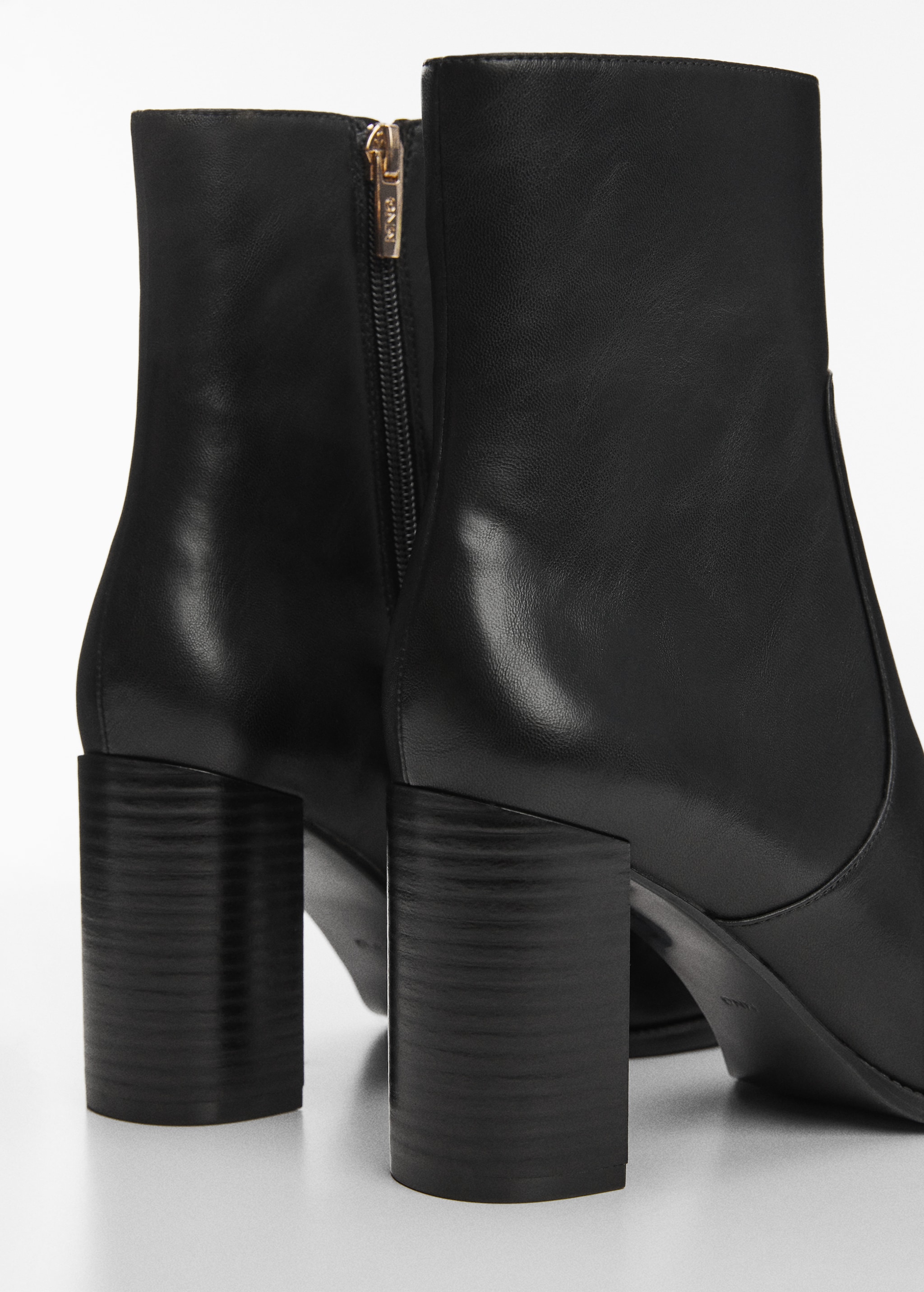 Pointed heel ankle boot - Details of the article 1